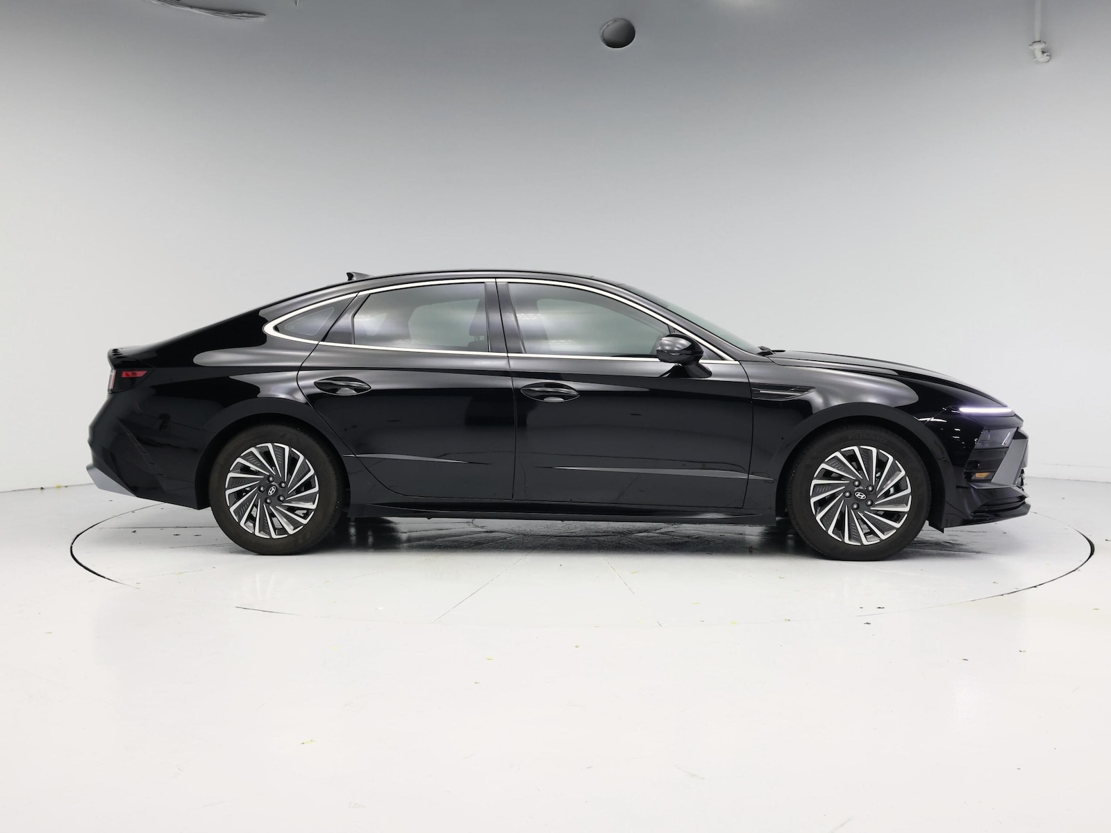 2026 Hyundai Sonata Hybrid Limited - Photo 8