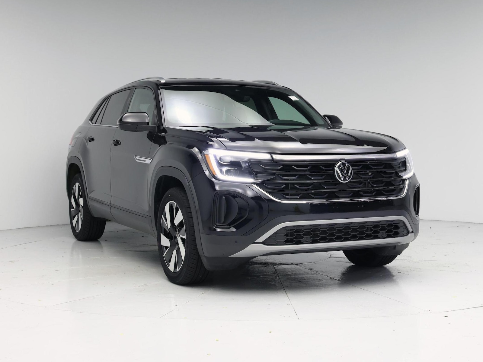 2025 Volkswagen Atlas Cross Sport SE w/Tech - Photo 2