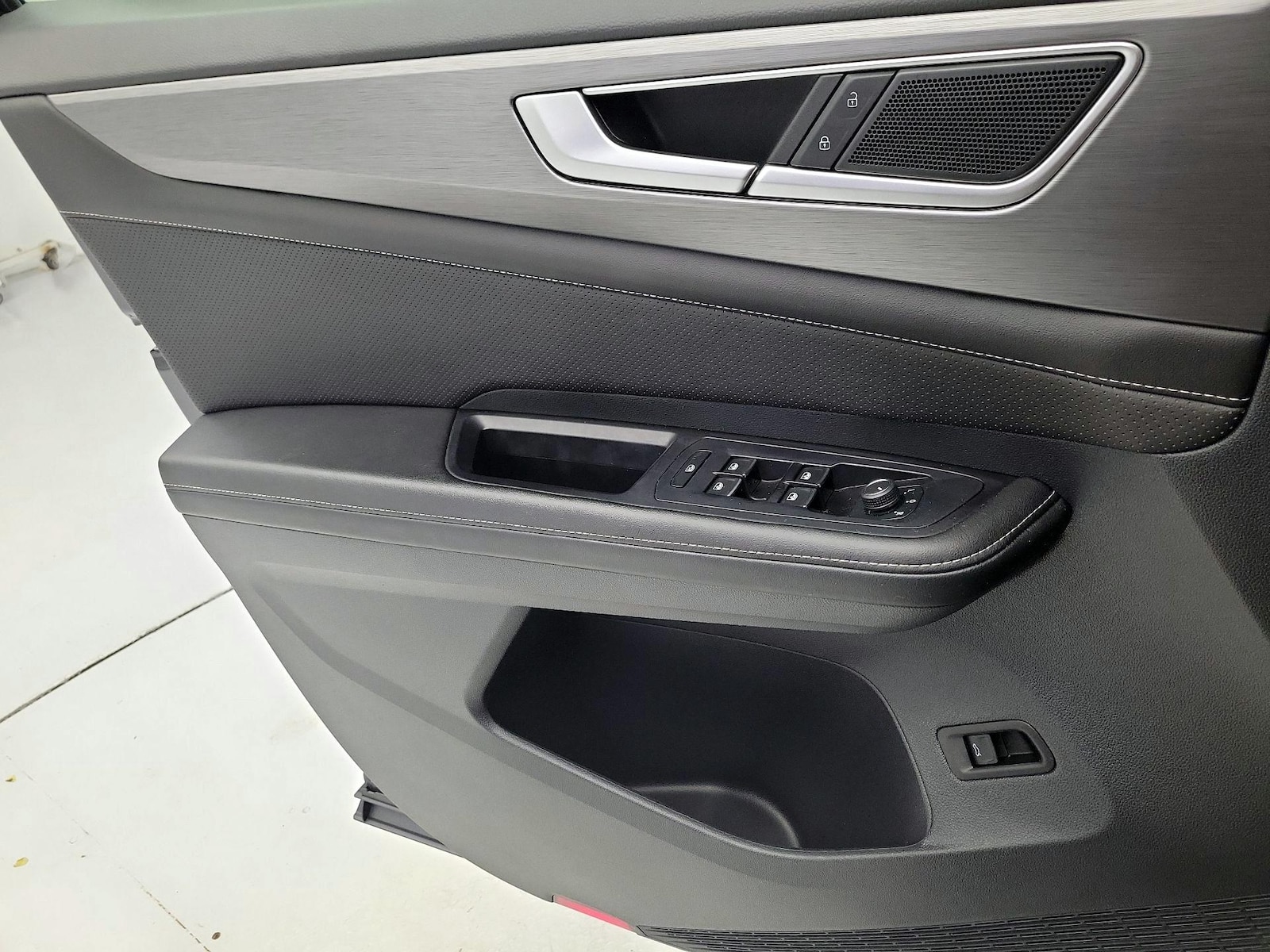 2025 Volkswagen Atlas Cross Sport SE w/Tech - Photo 13