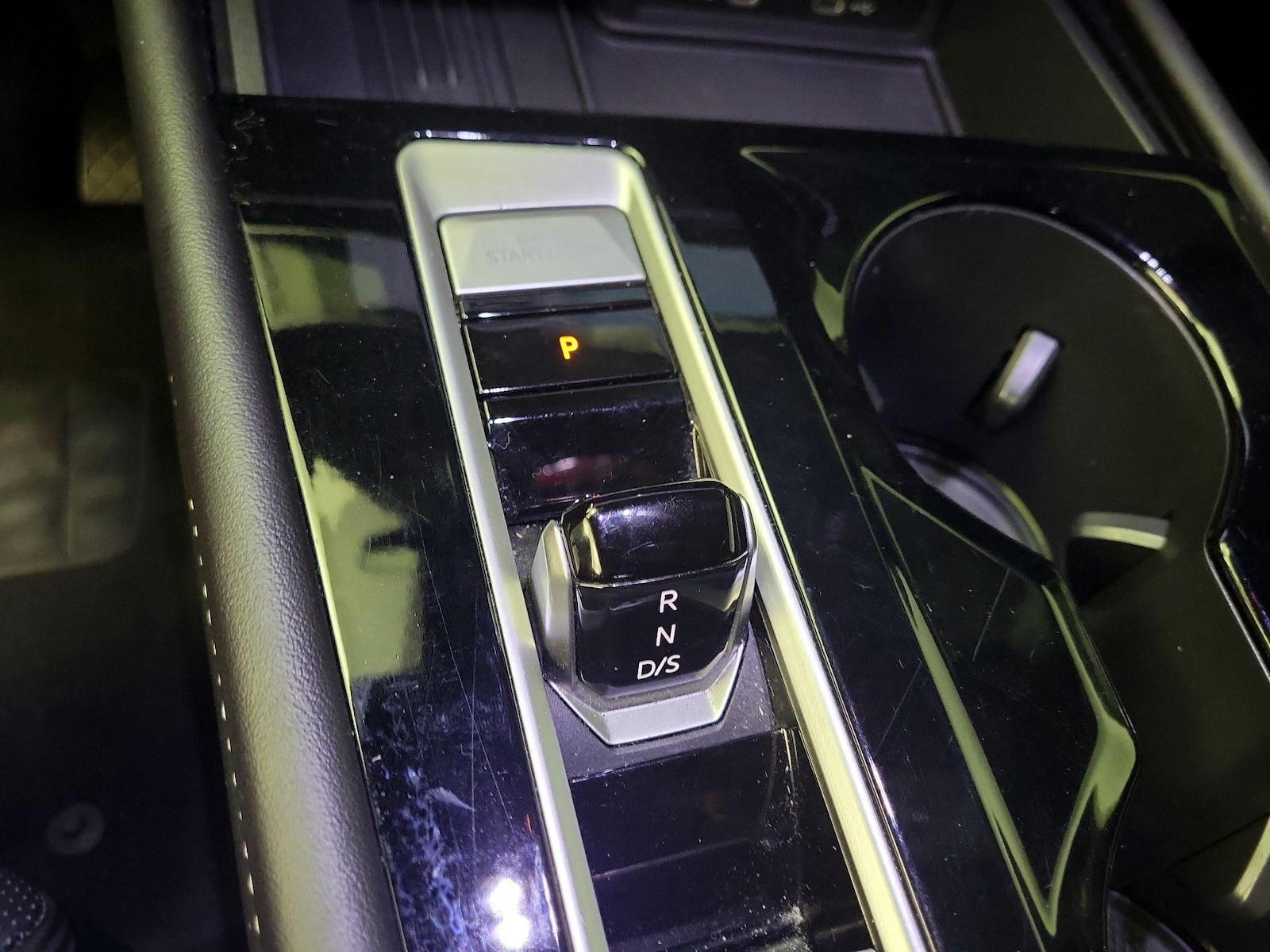 2025 Volkswagen Atlas Cross Sport SE w/Tech - Photo 18