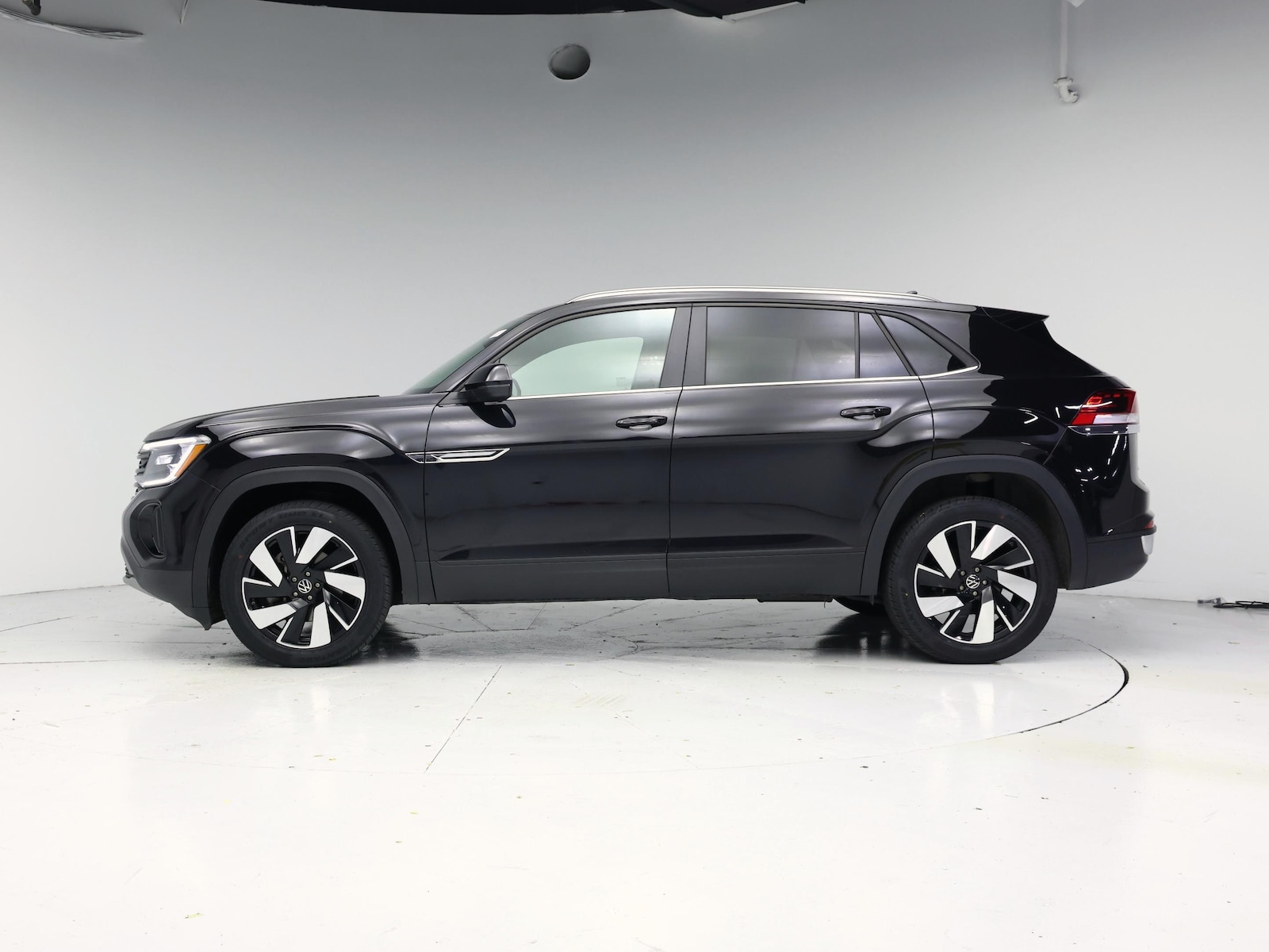 2025 Volkswagen Atlas Cross Sport SE w/Tech - Photo 4