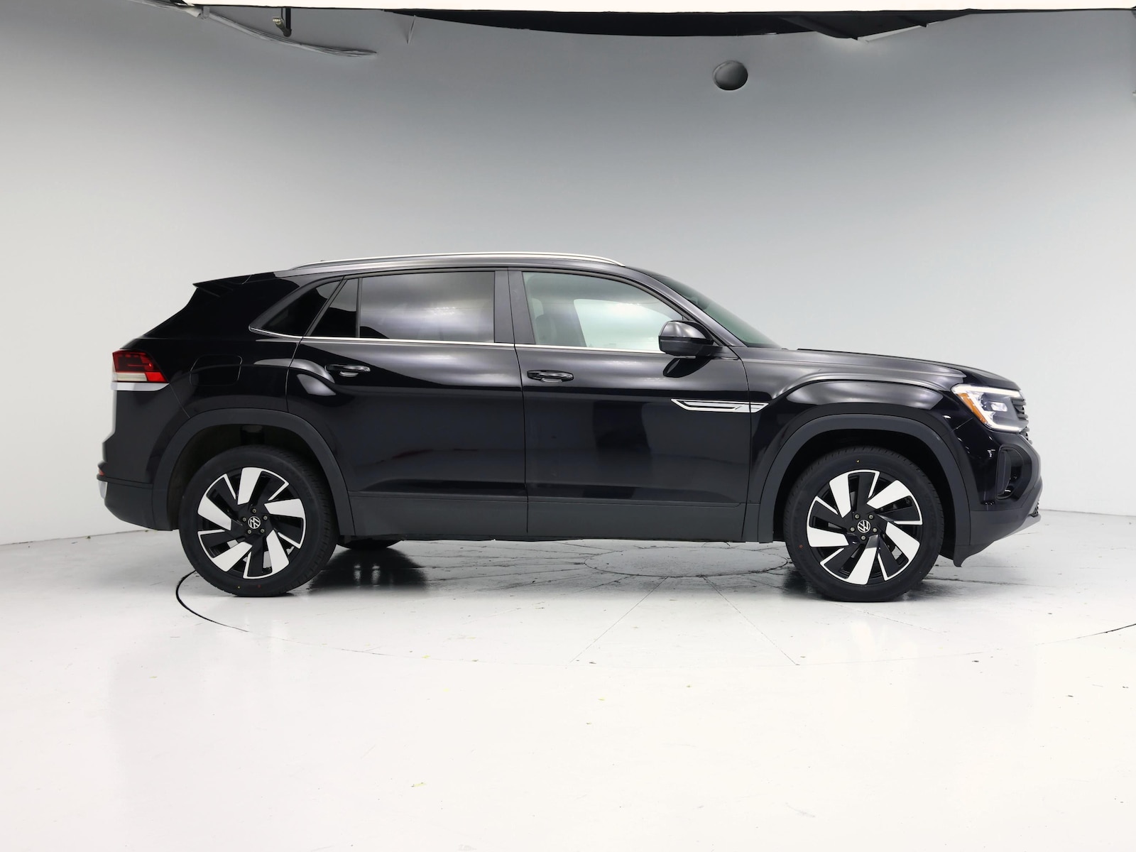 2025 Volkswagen Atlas Cross Sport SE w/Tech - Photo 8