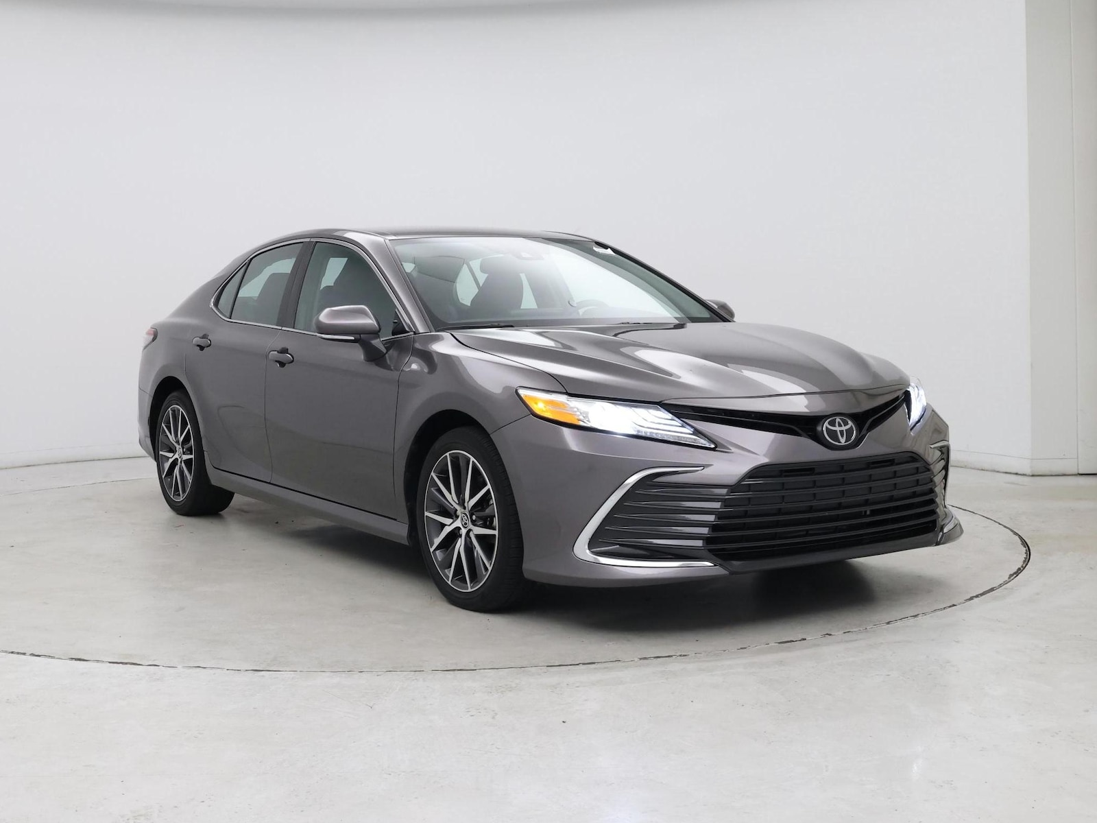2024 Toyota Camry XLE - Photo 2
