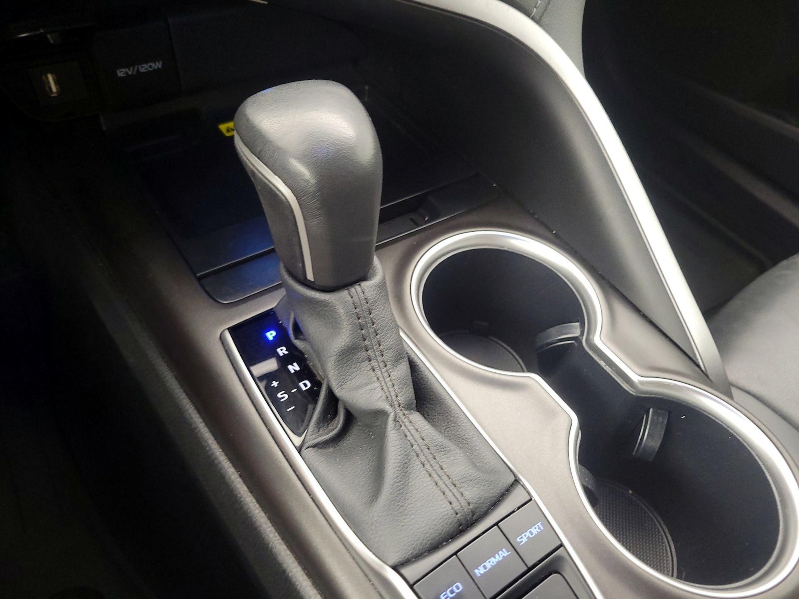 2024 Toyota Camry XLE - Photo 18