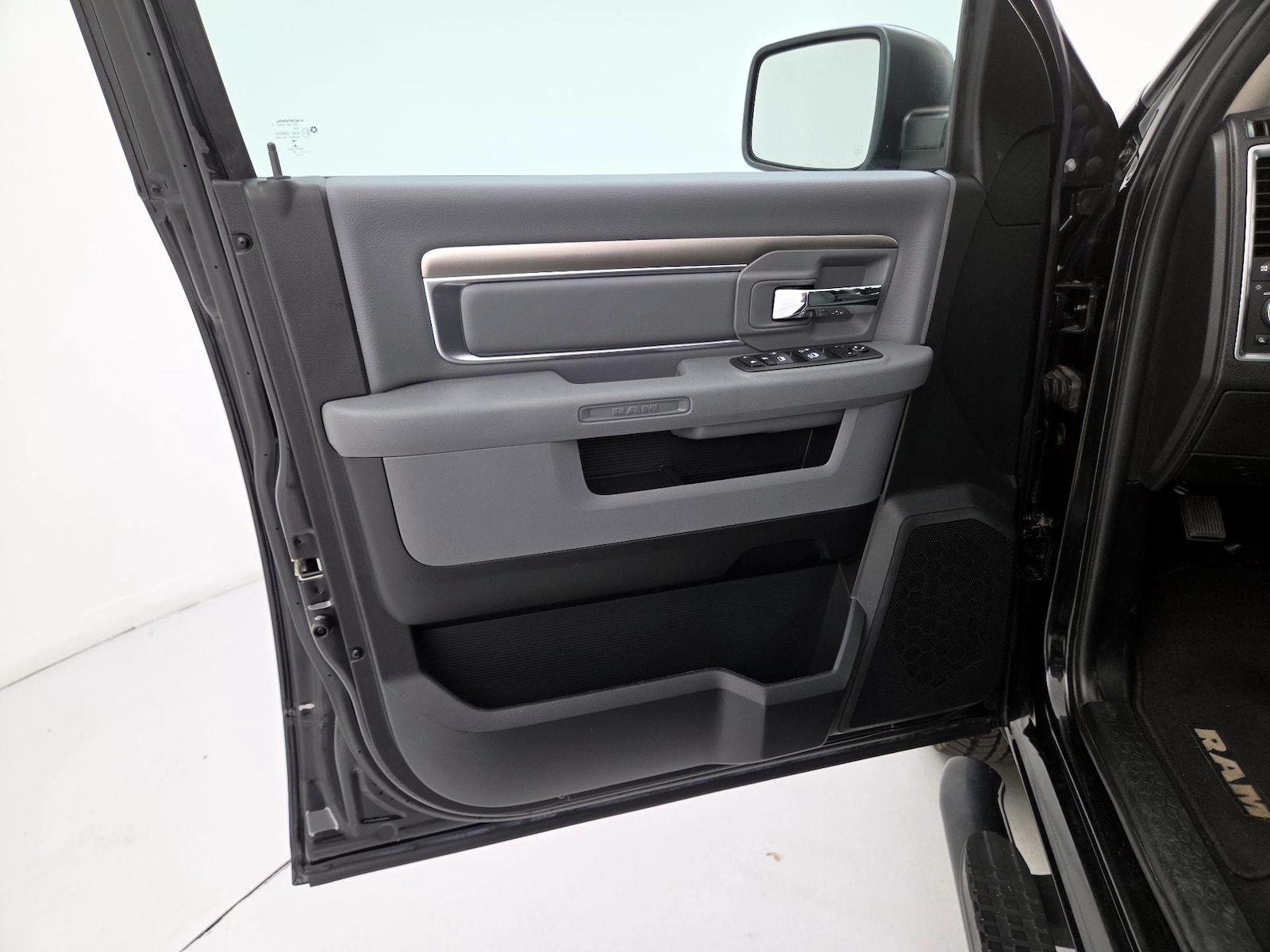 2016 RAM Ram 1500 Pickup SLT - Photo 13