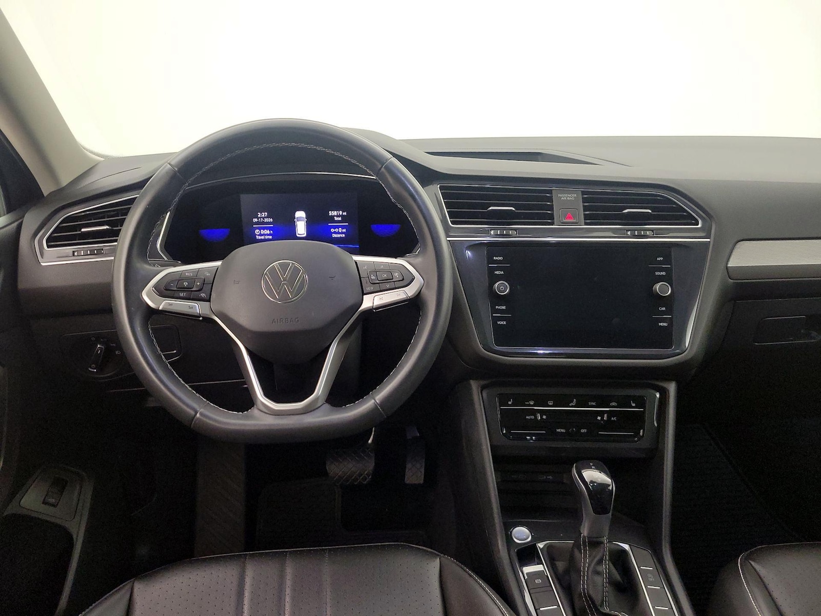2022 Volkswagen Tiguan SE - Photo 11