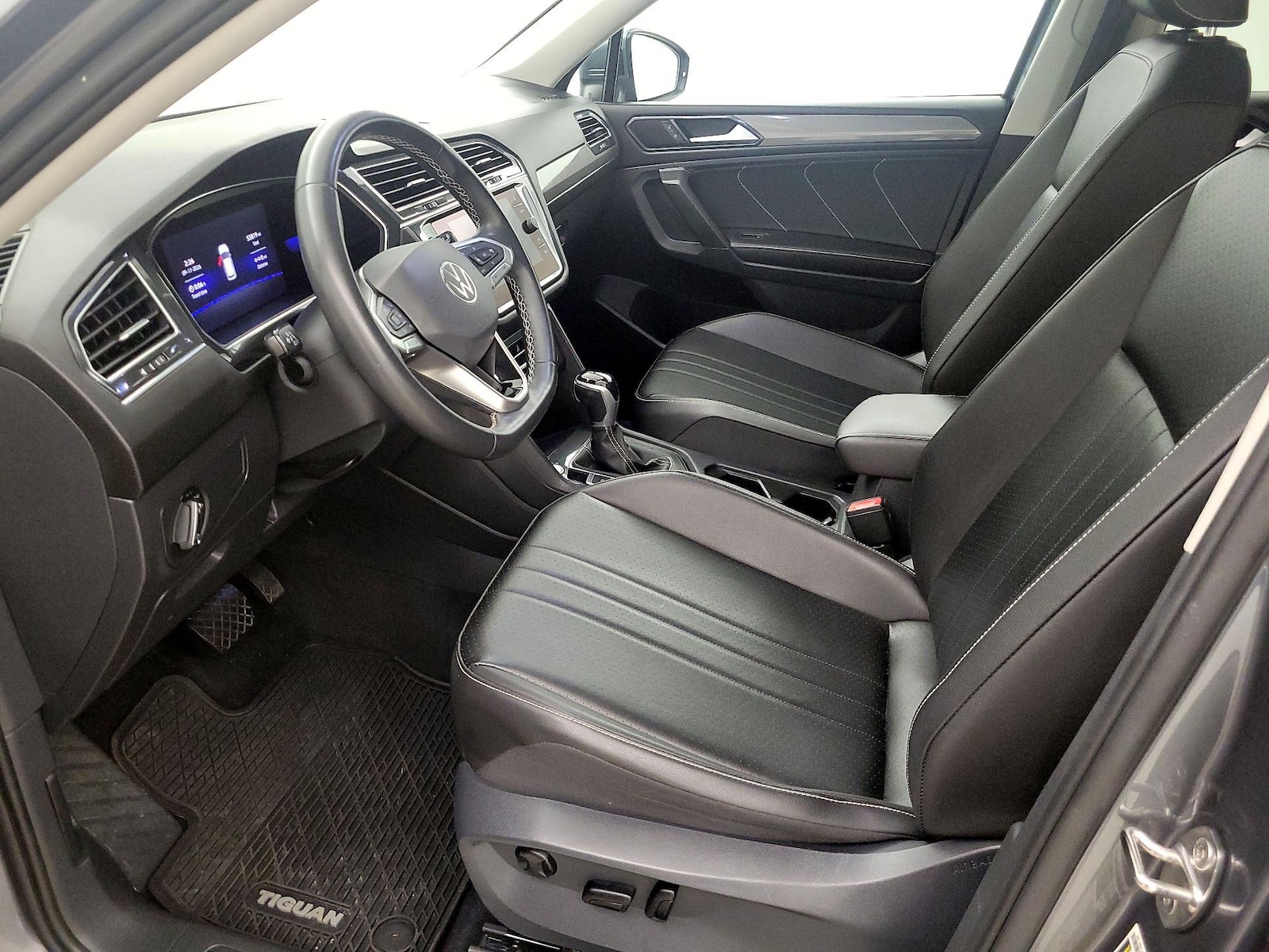 2022 Volkswagen Tiguan SE - Photo 12
