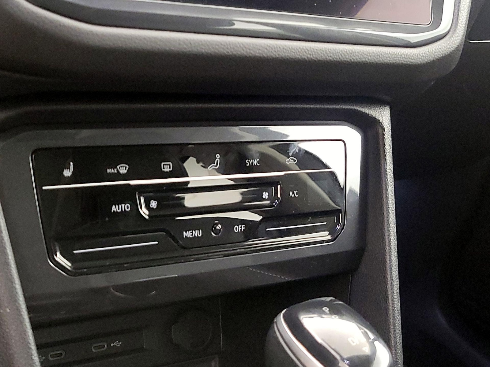2022 Volkswagen Tiguan SE - Photo 17
