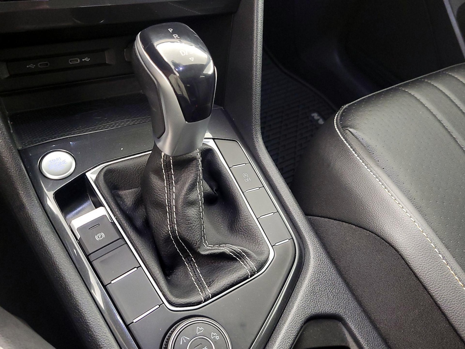 2022 Volkswagen Tiguan SE - Photo 18