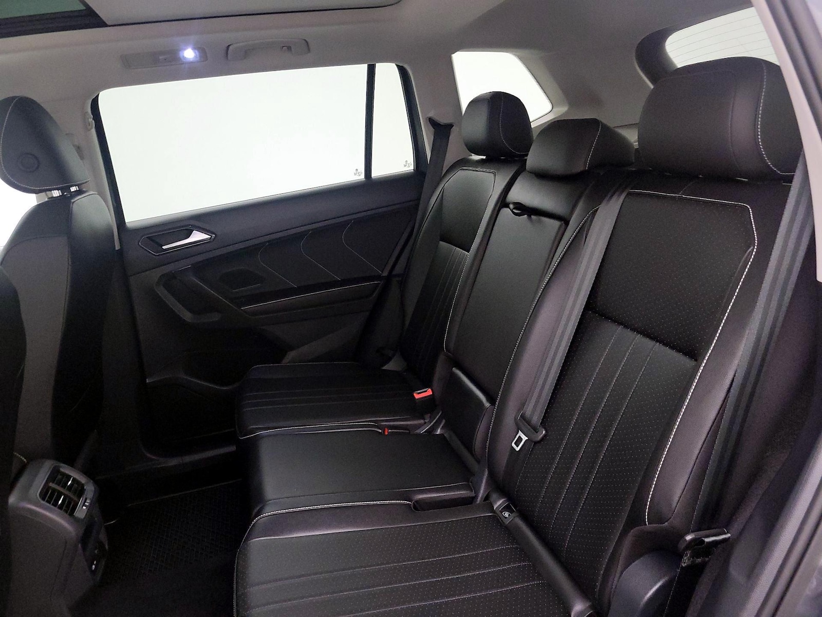 2022 Volkswagen Tiguan SE - Photo 21