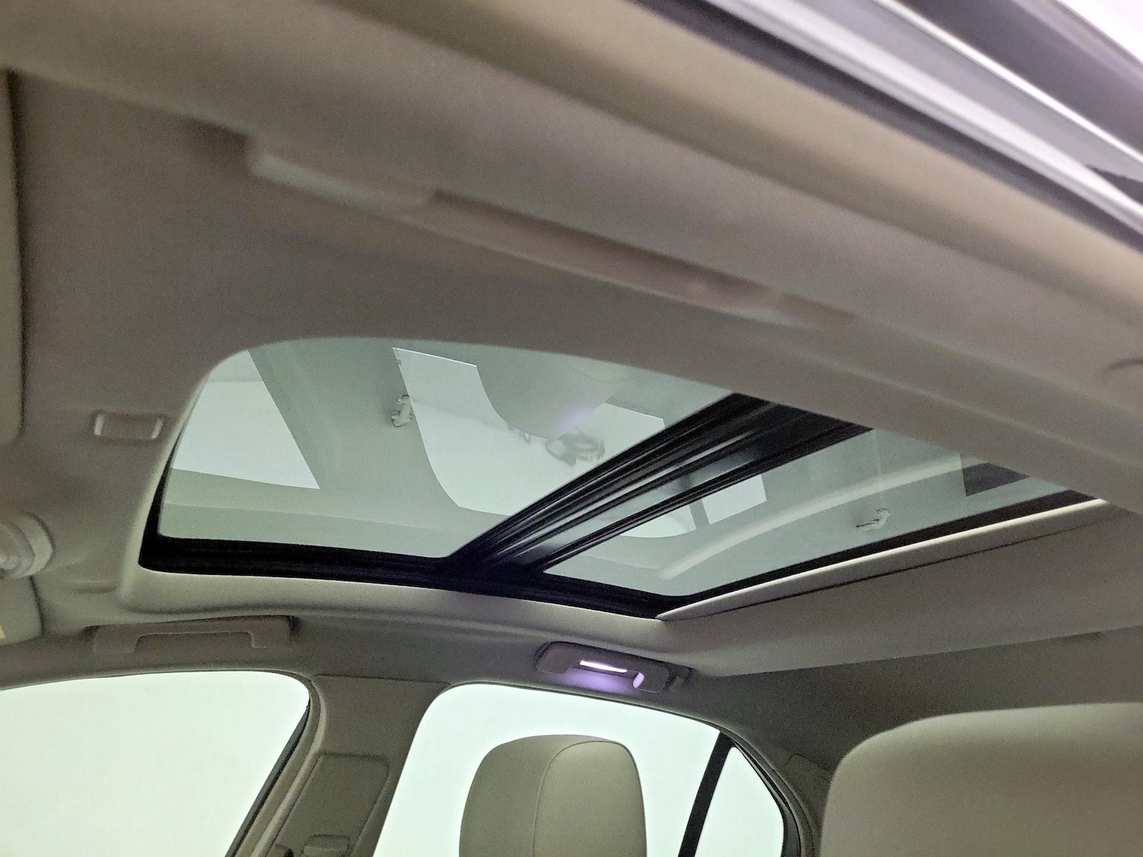 Sunroof(s) & Overhead Airbags