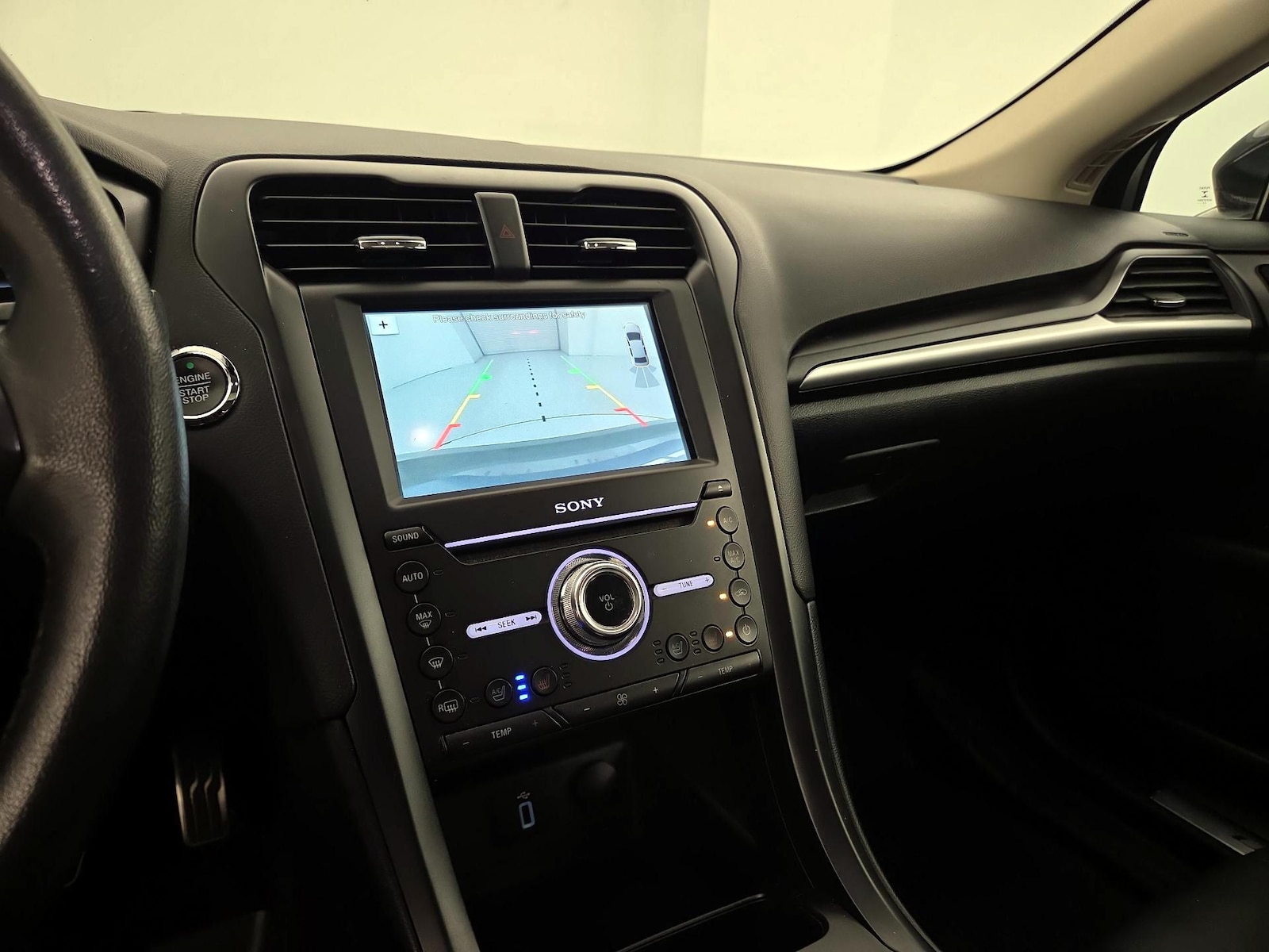 2018 Ford Fusion Energi Titanium - Photo 16