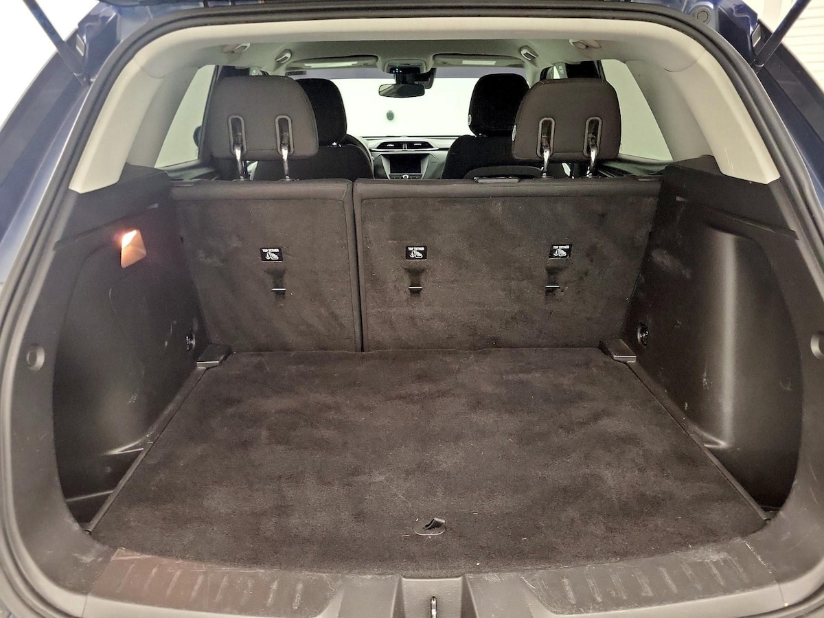 Trunk/Cargo (Seats Up)