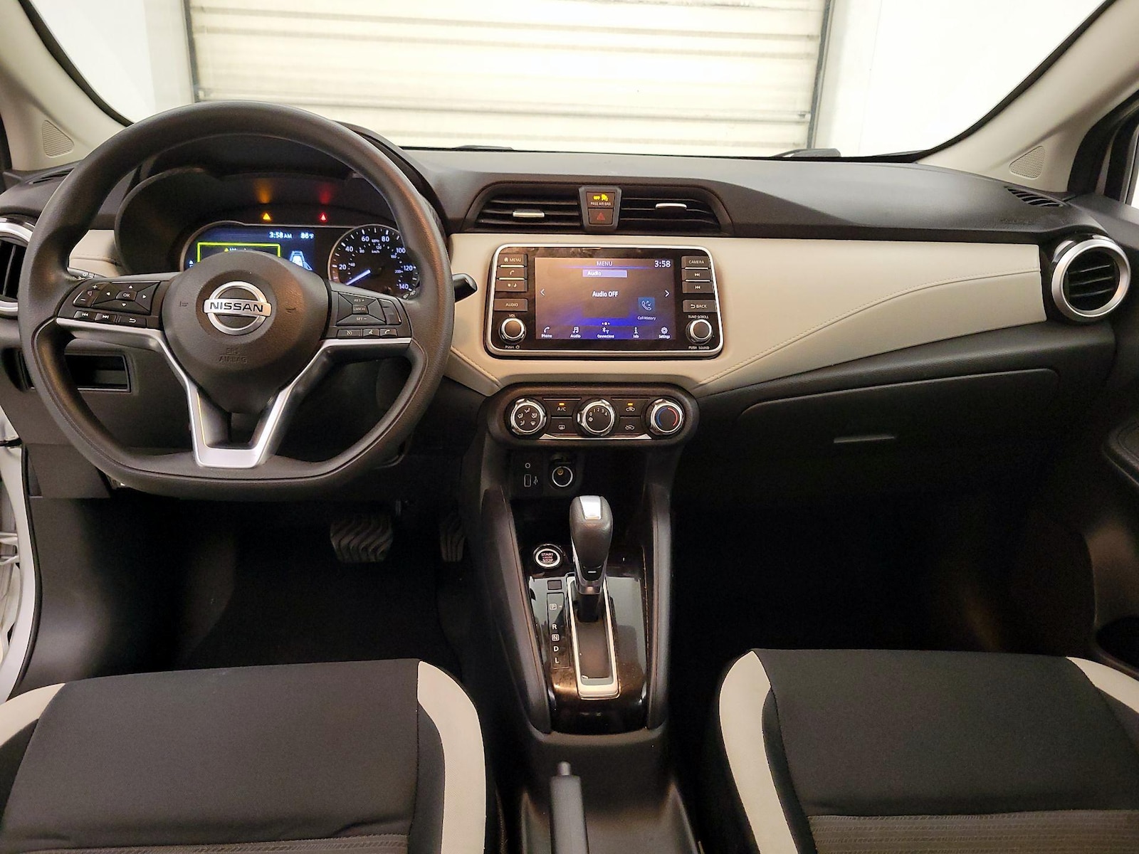 2021 Nissan Versa Sedan SV - Photo 10