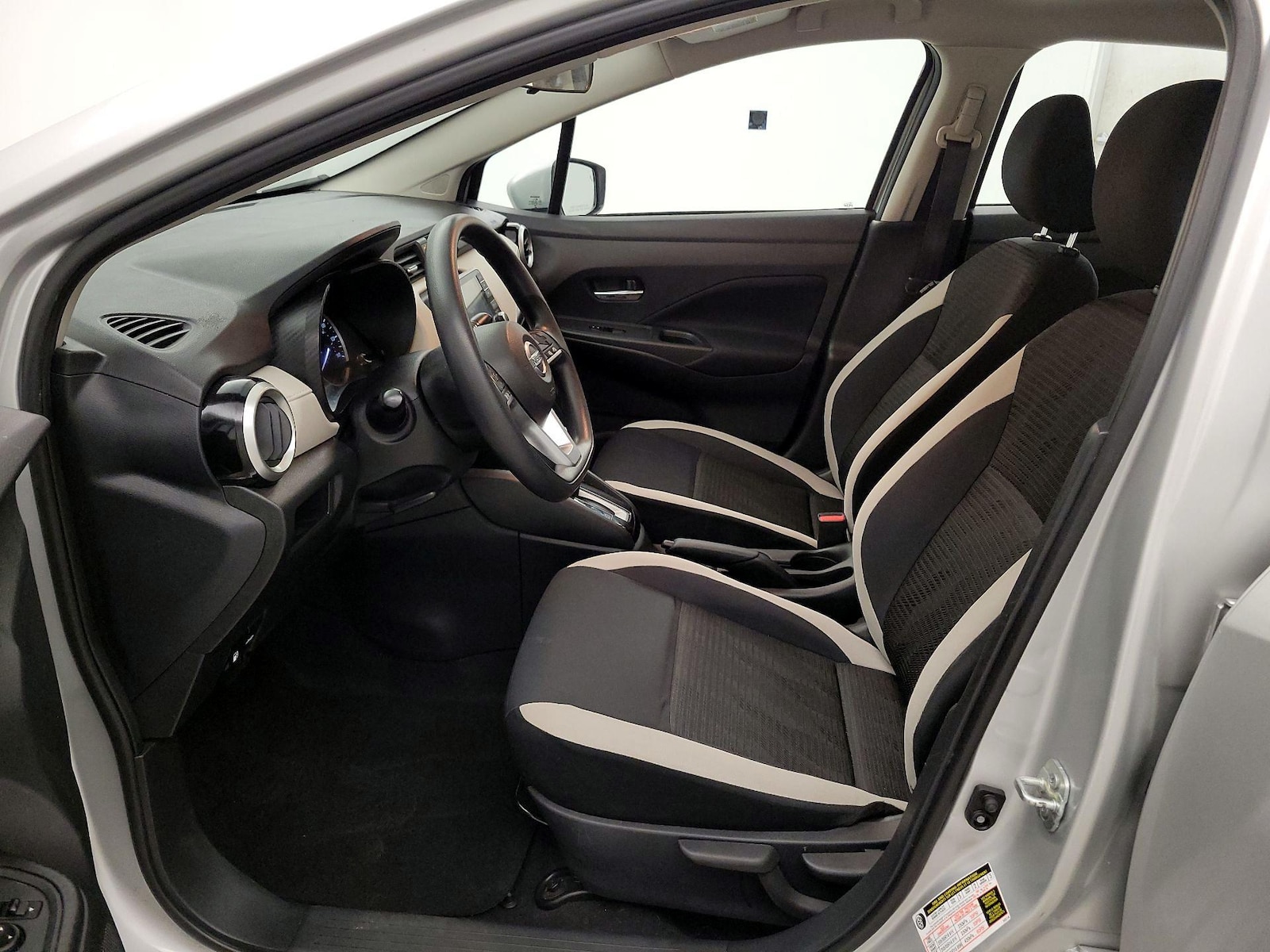2021 Nissan Versa Sedan SV - Photo 12