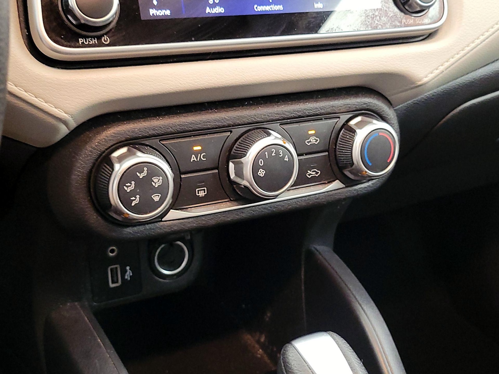2021 Nissan Versa Sedan SV - Photo 17