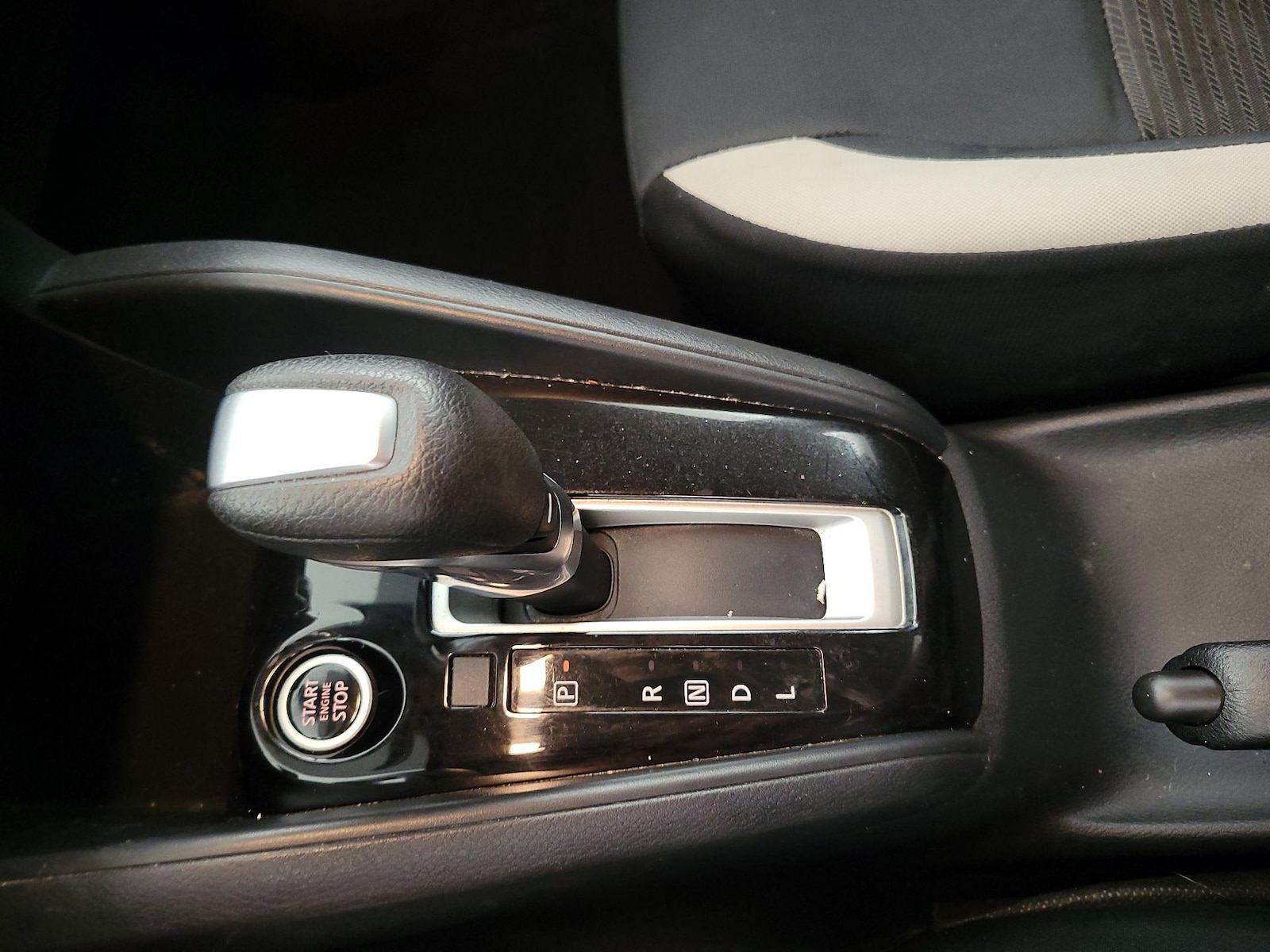 2021 Nissan Versa Sedan SV - Photo 18