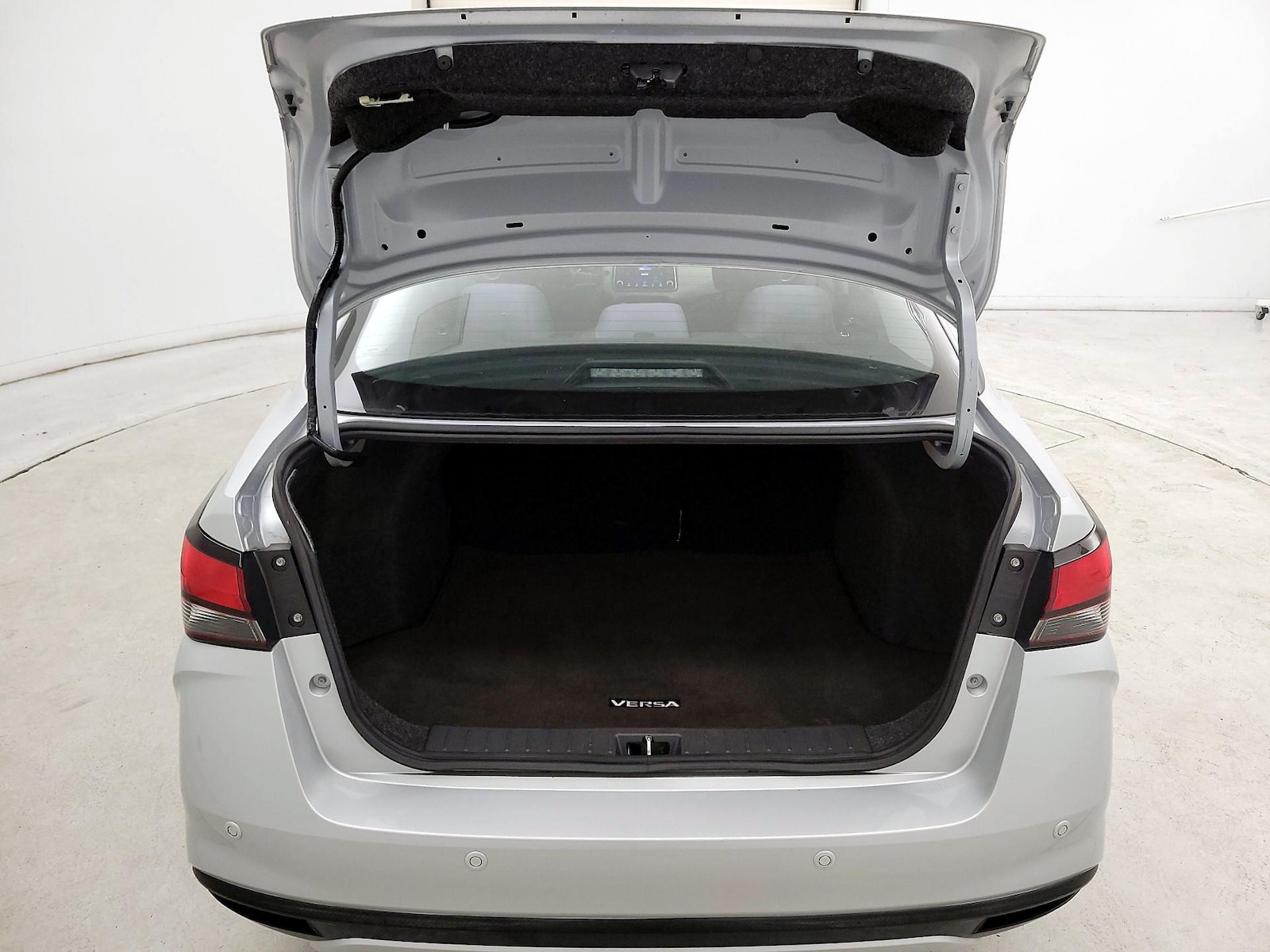 2021 Nissan Versa Sedan SV - Photo 21