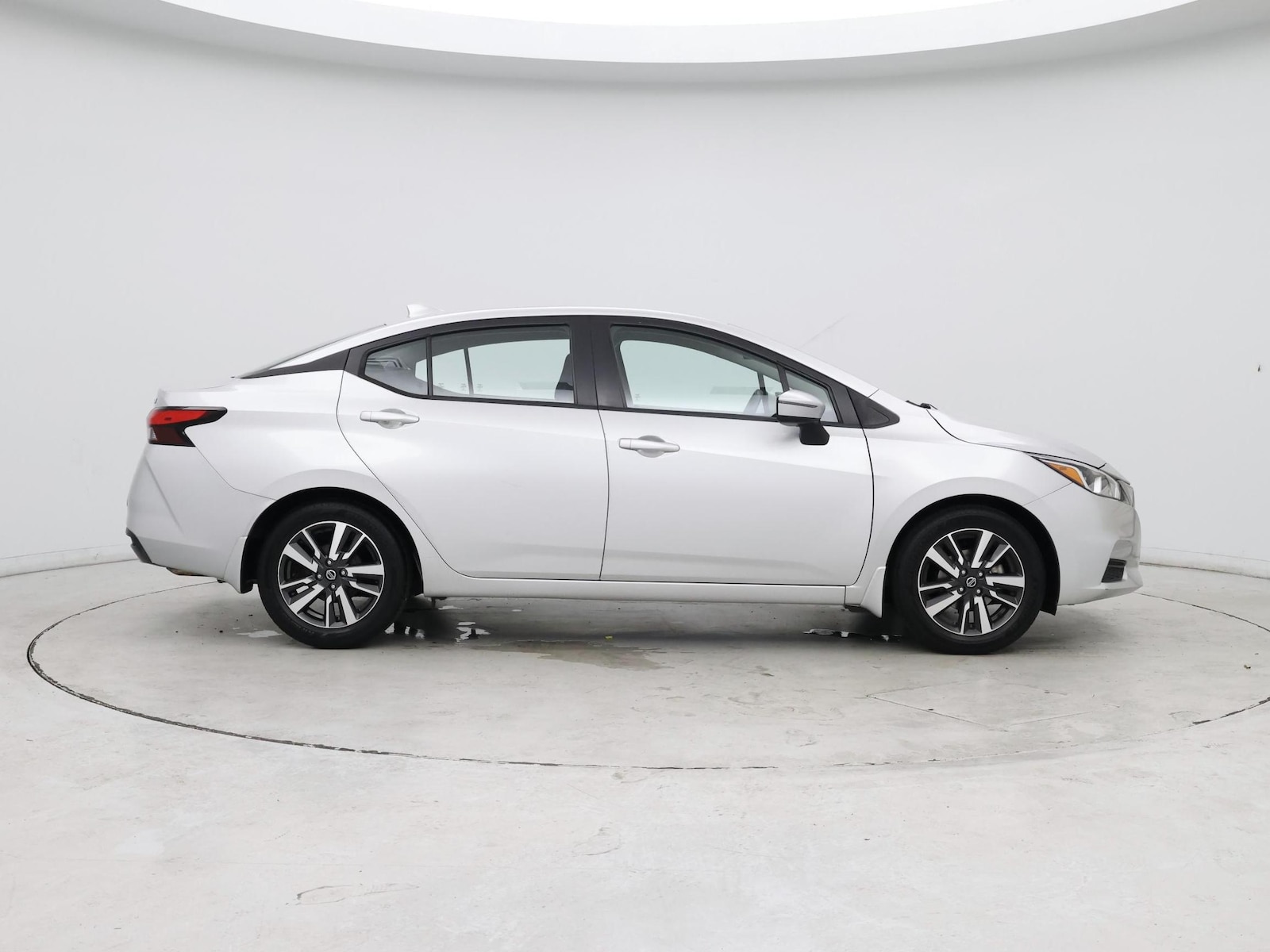 2021 Nissan Versa Sedan SV - Photo 8