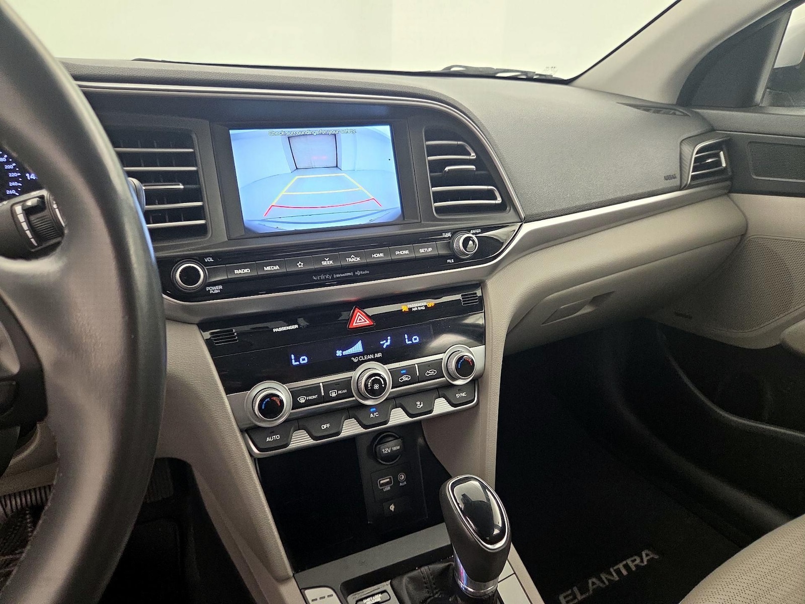 2020 Hyundai Elantra Limited - Photo 15