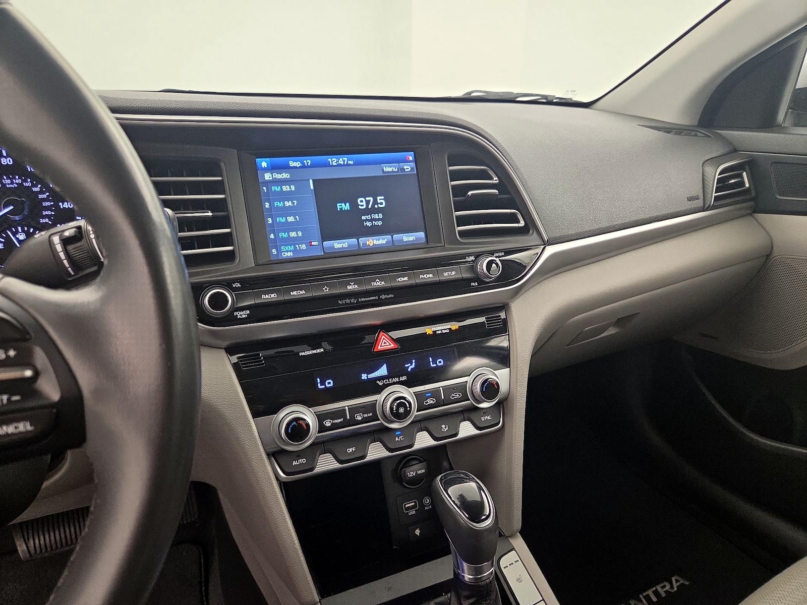 2020 Hyundai Elantra Limited - Photo 16