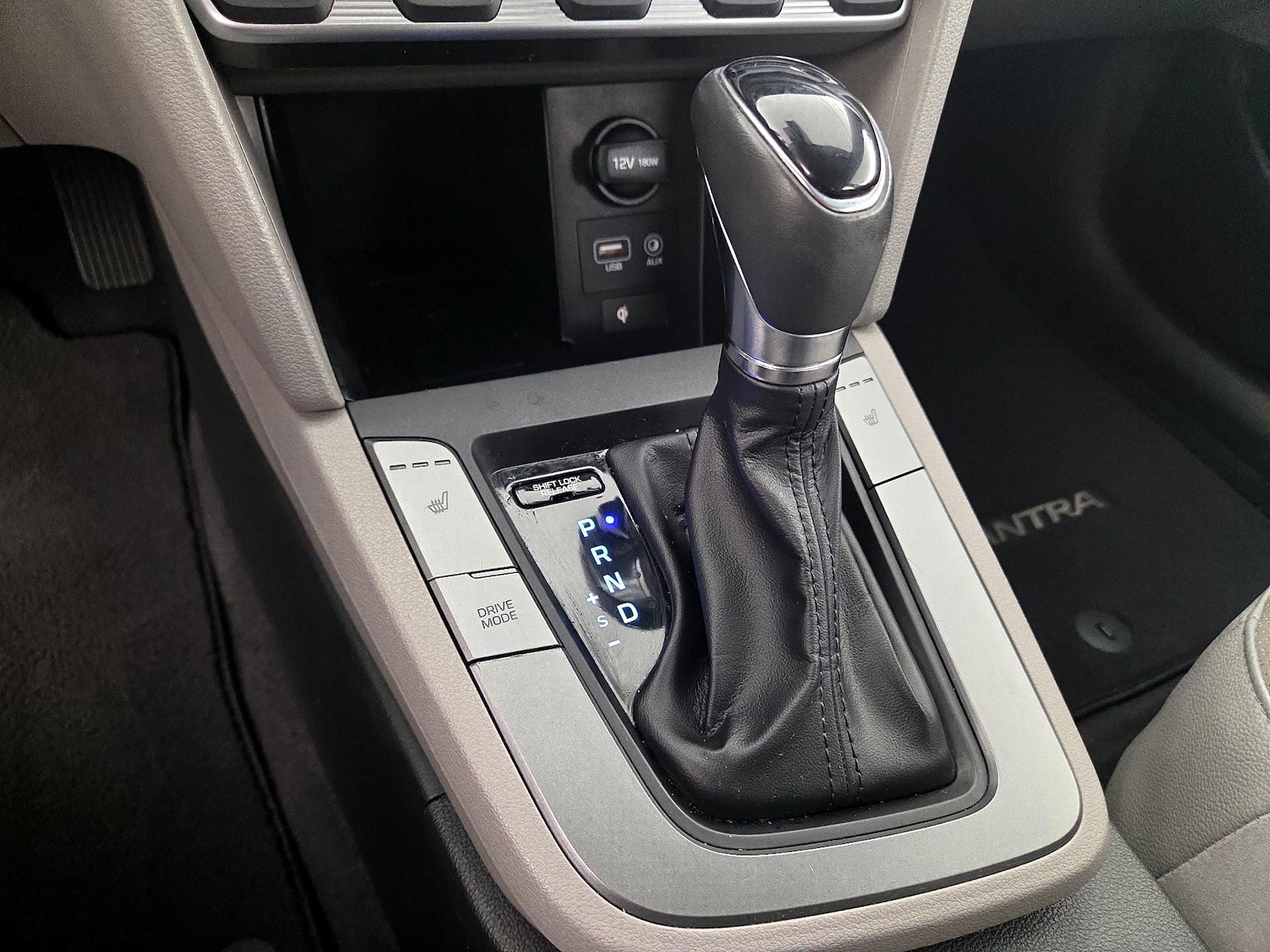 2020 Hyundai Elantra Limited - Photo 18