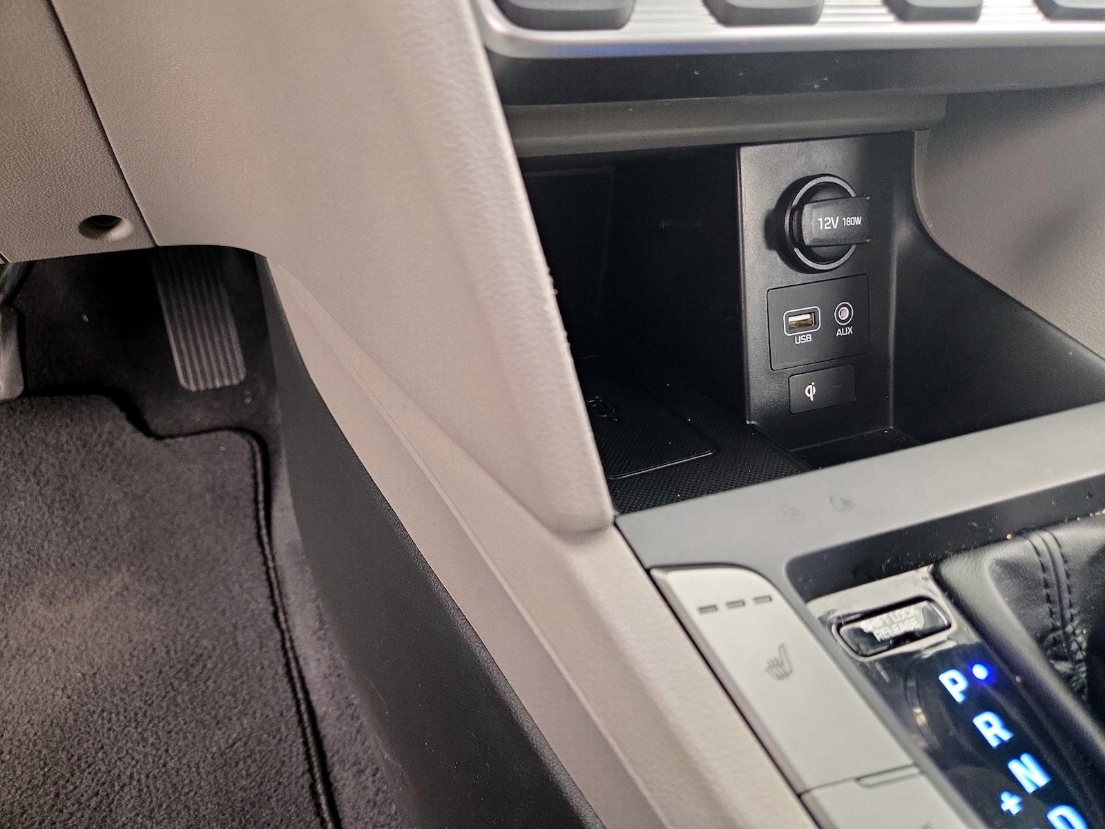 2020 Hyundai Elantra Limited - Photo 19