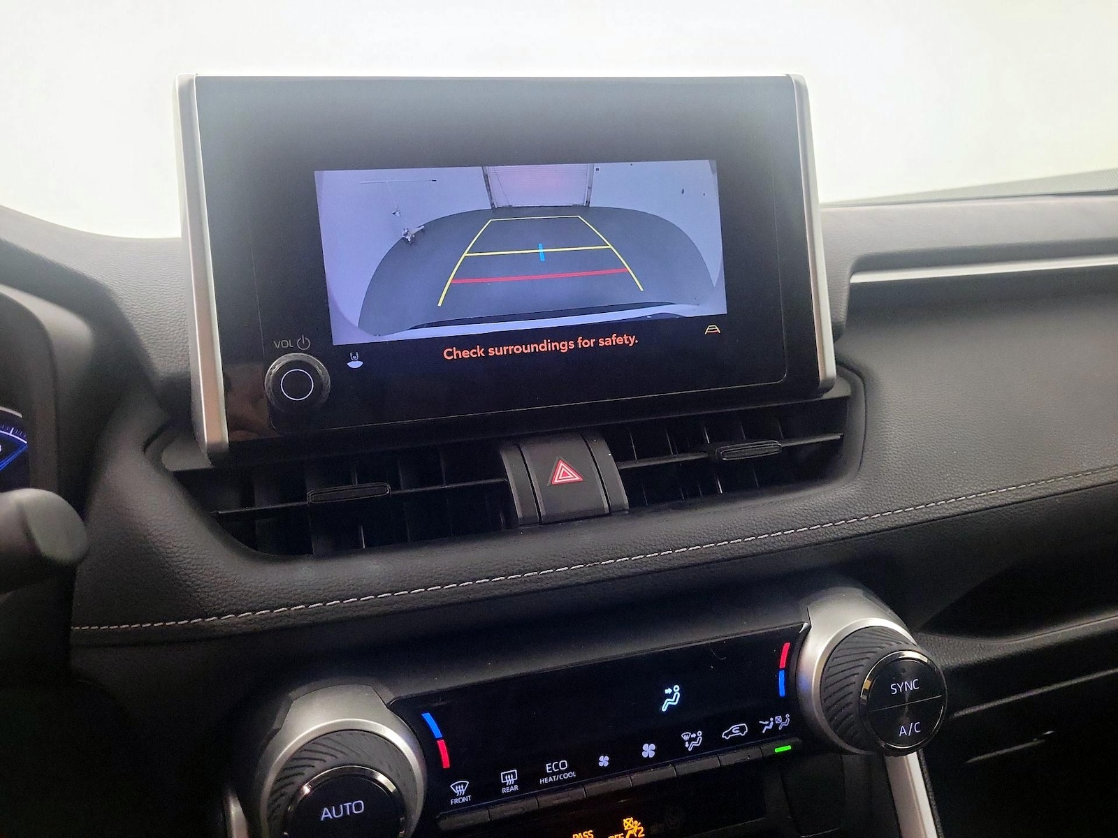 2024 Toyota RAV4 LE - Photo 12