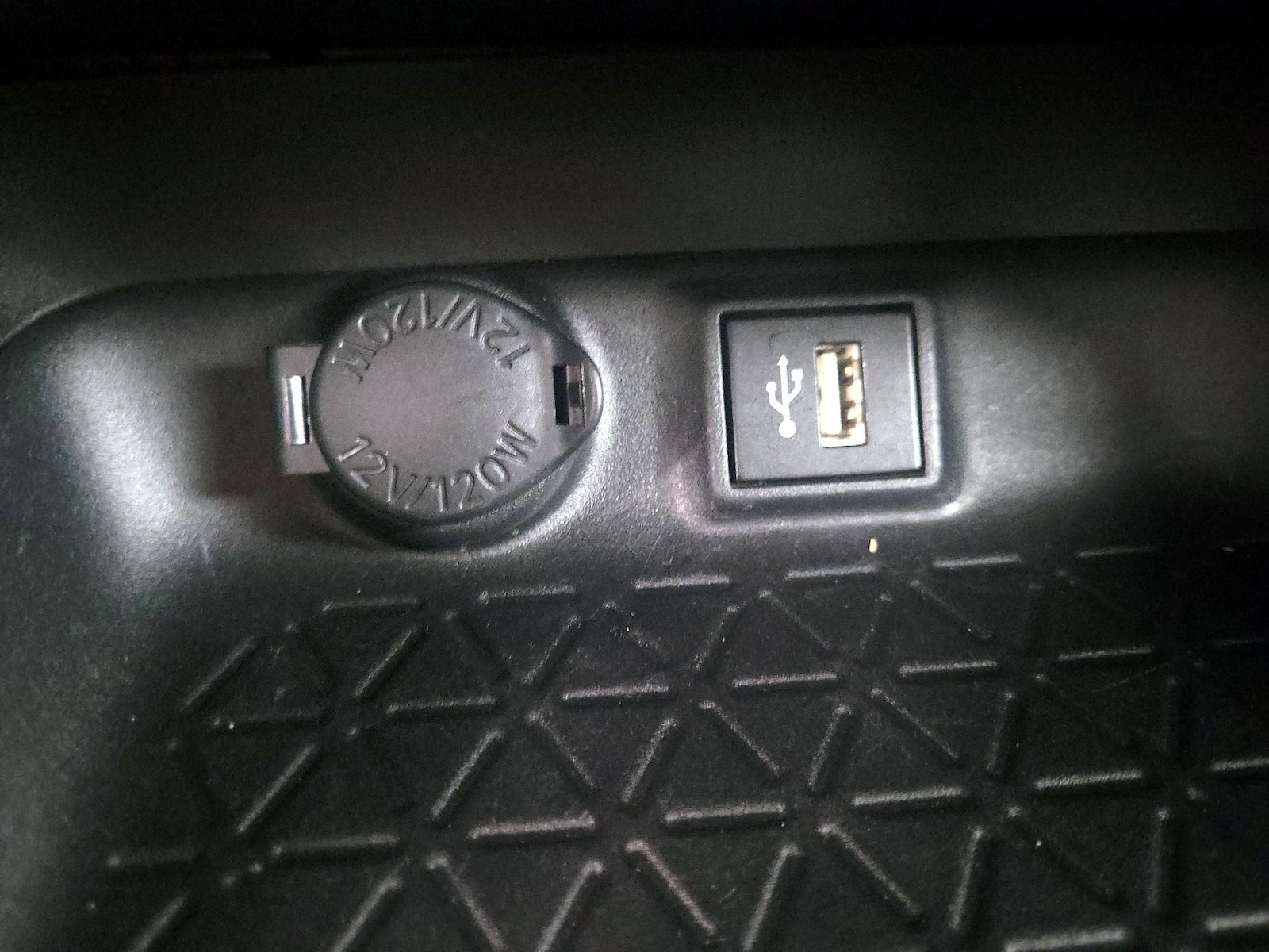 2024 Toyota RAV4 LE - Photo 16