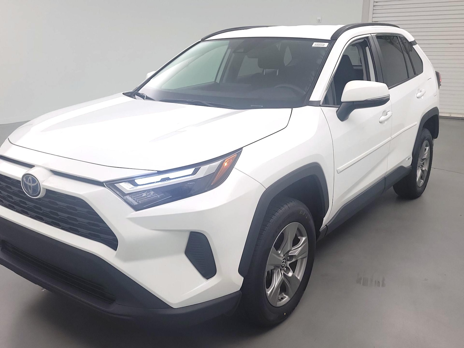 2024 Toyota RAV4 LE - Photo 3
