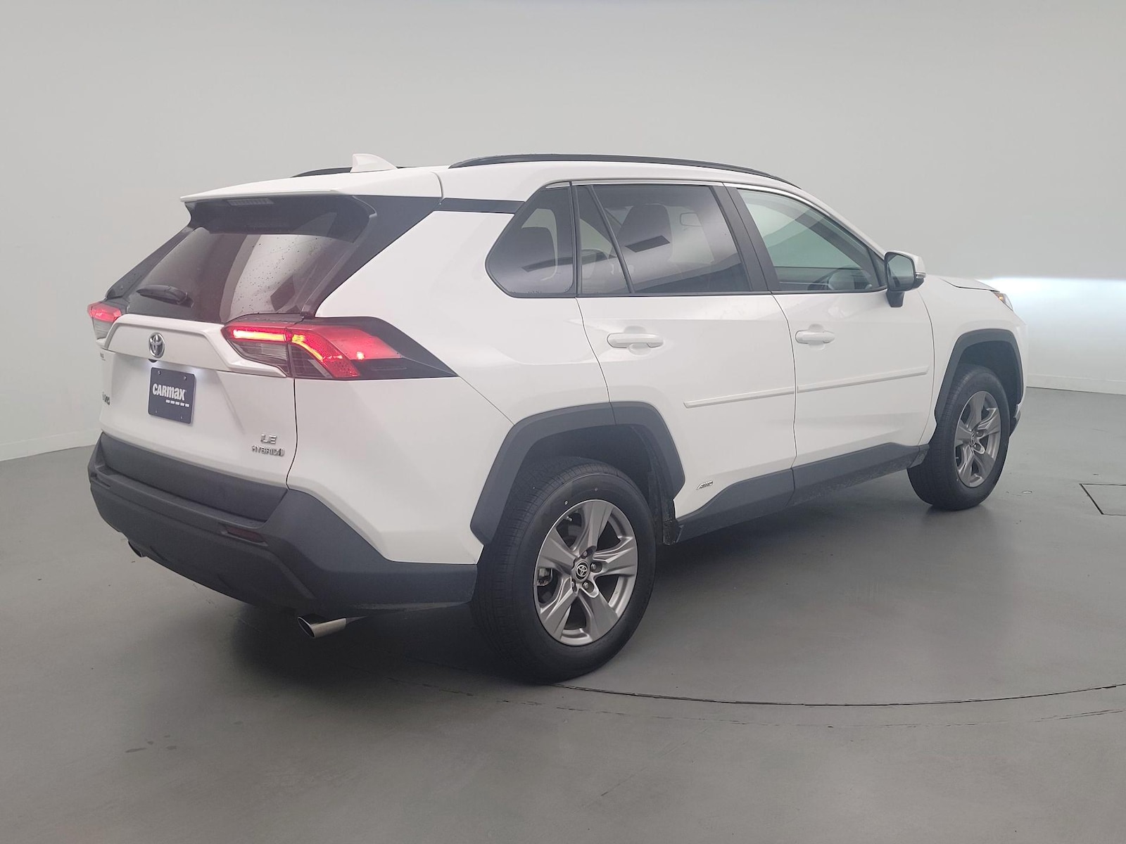 2024 Toyota RAV4 LE - Photo 5