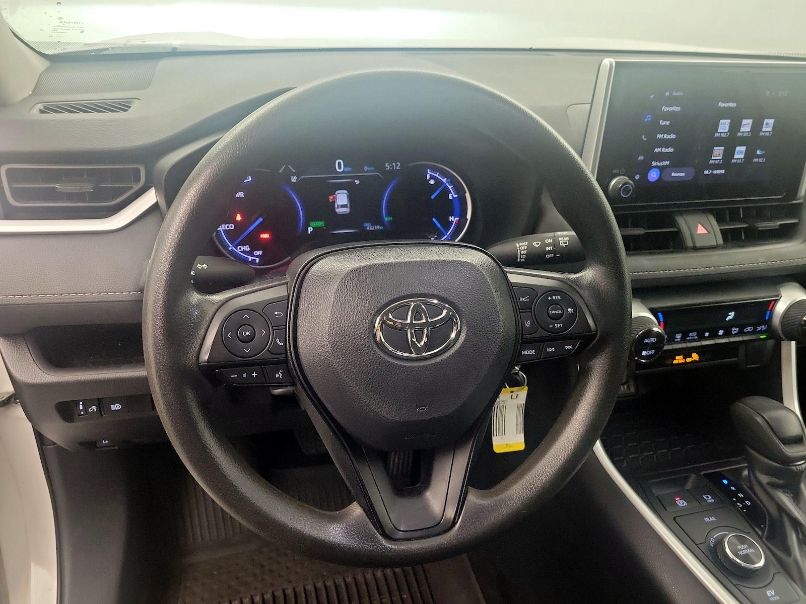 2024 Toyota RAV4 LE - Photo 9