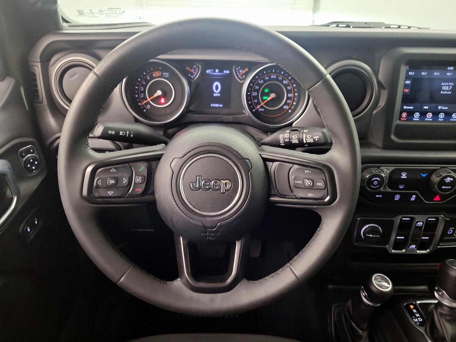 2023 Jeep Wrangler 4-Door Willys - Photo 11