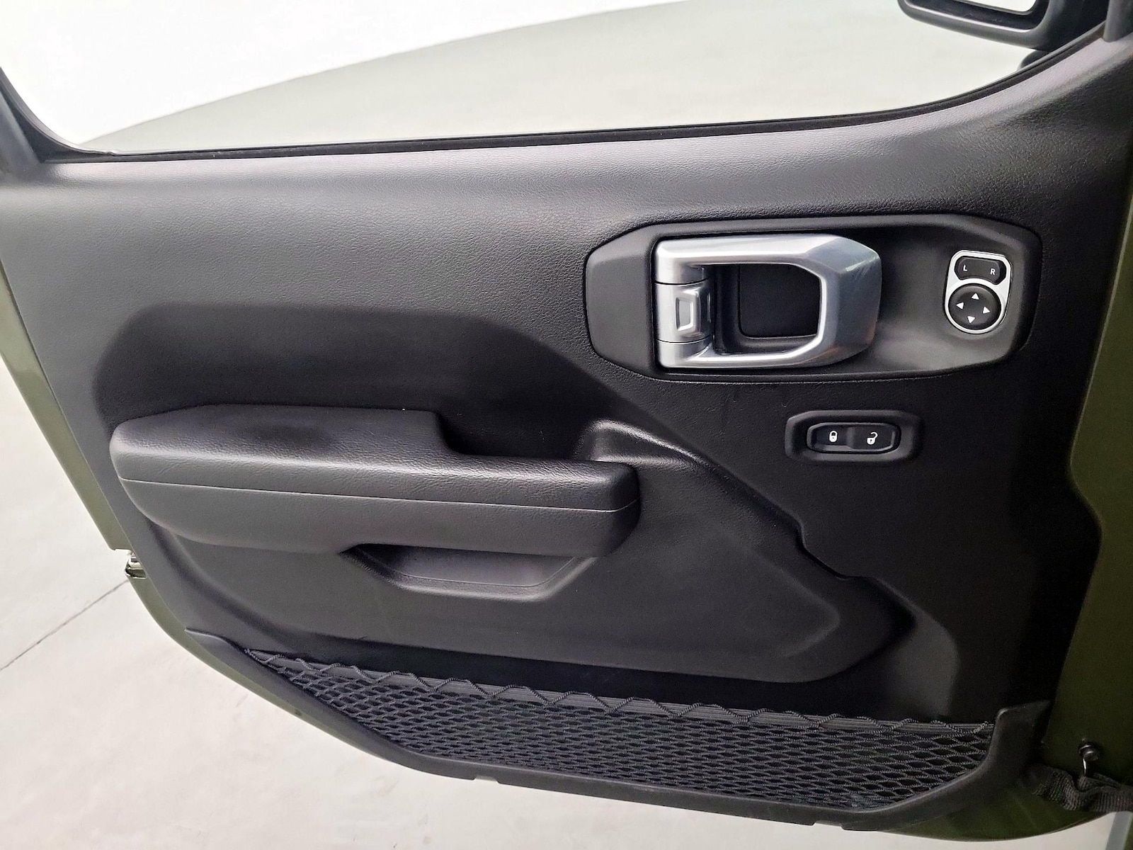 2023 Jeep Wrangler 4-Door Willys - Photo 13