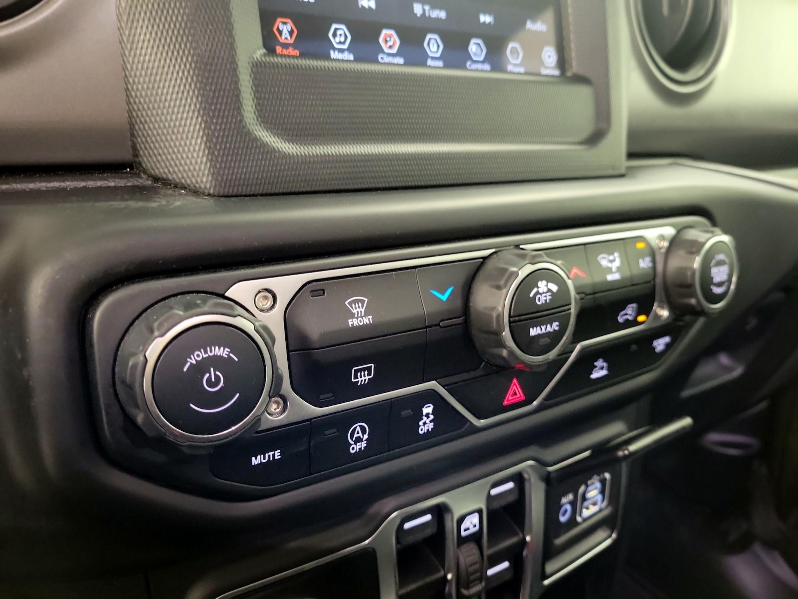 2023 Jeep Wrangler 4-Door Willys - Photo 17