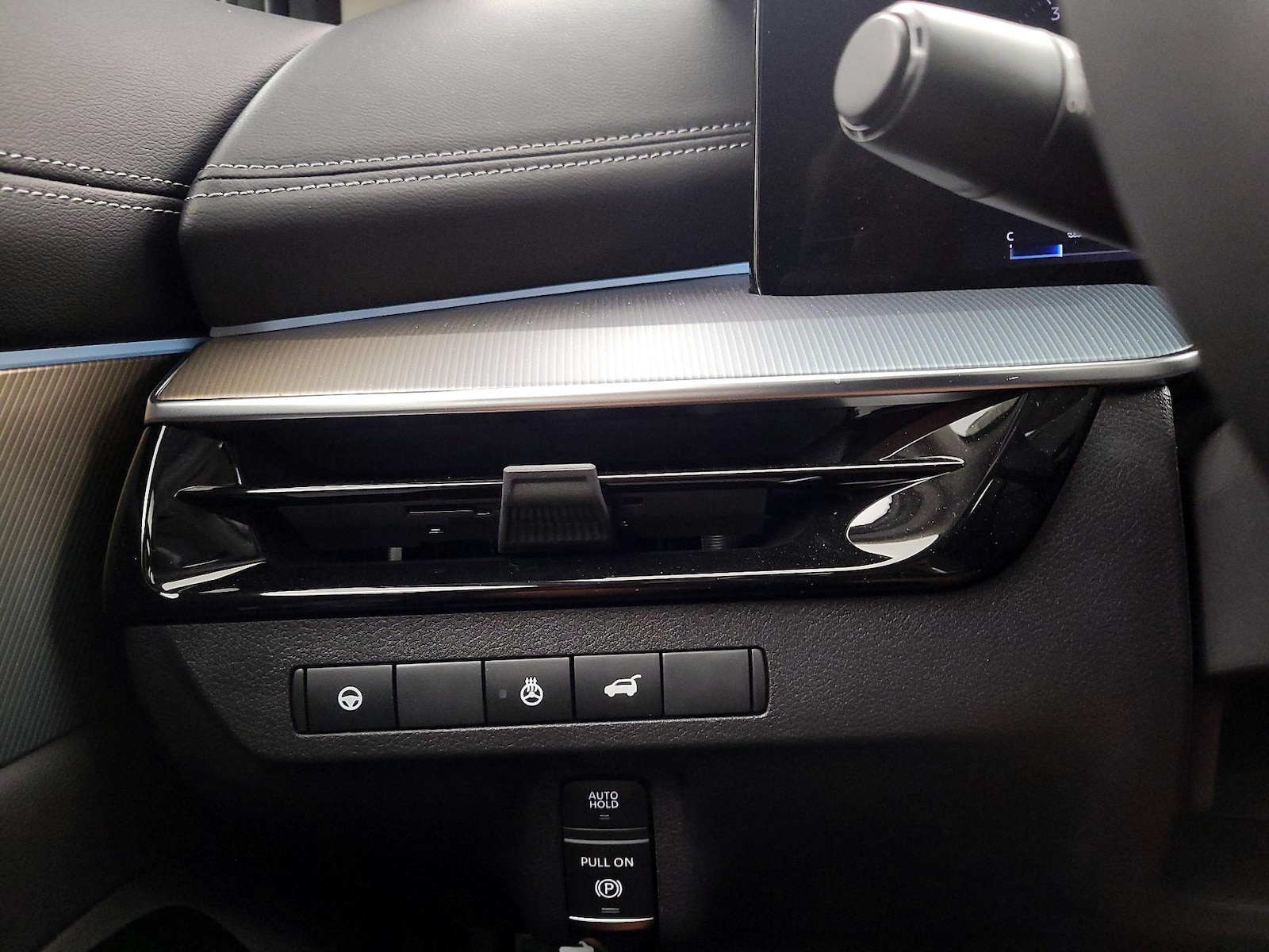 2025 Nissan Murano SL - Photo 14