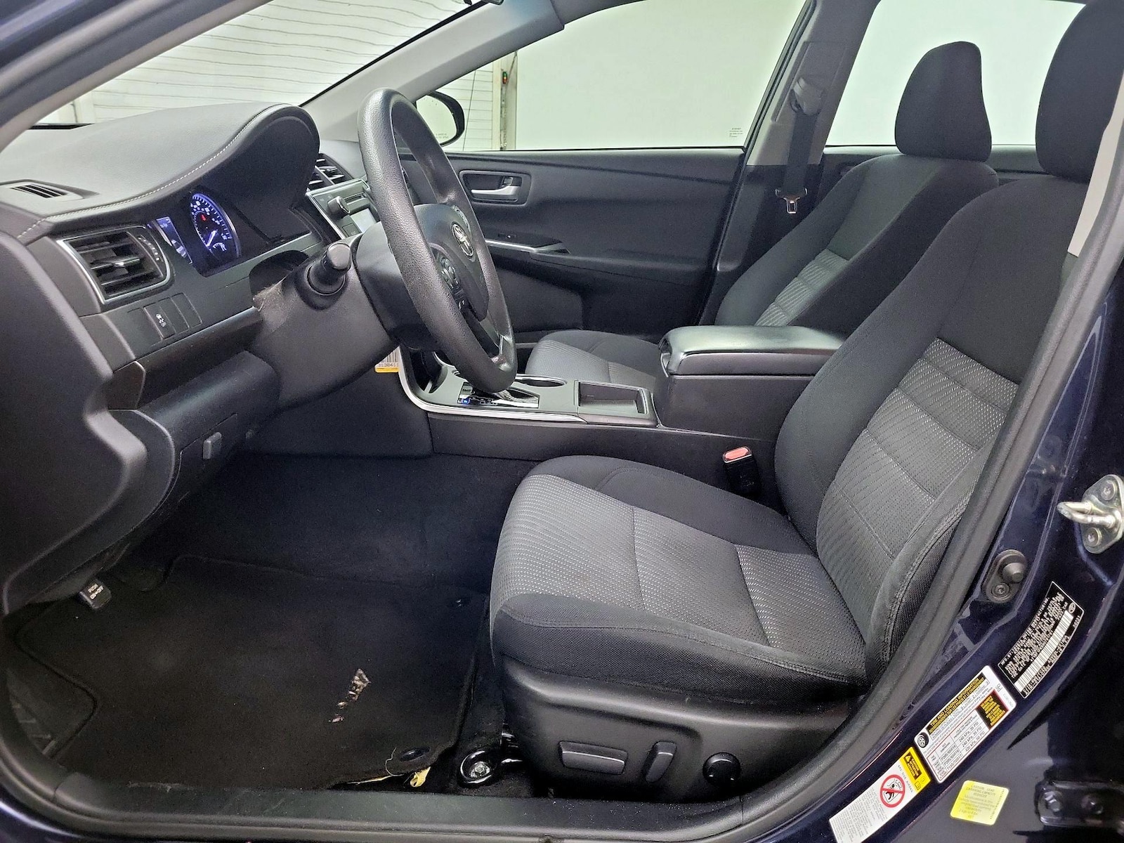 2017 Toyota Camry LE - Photo 10