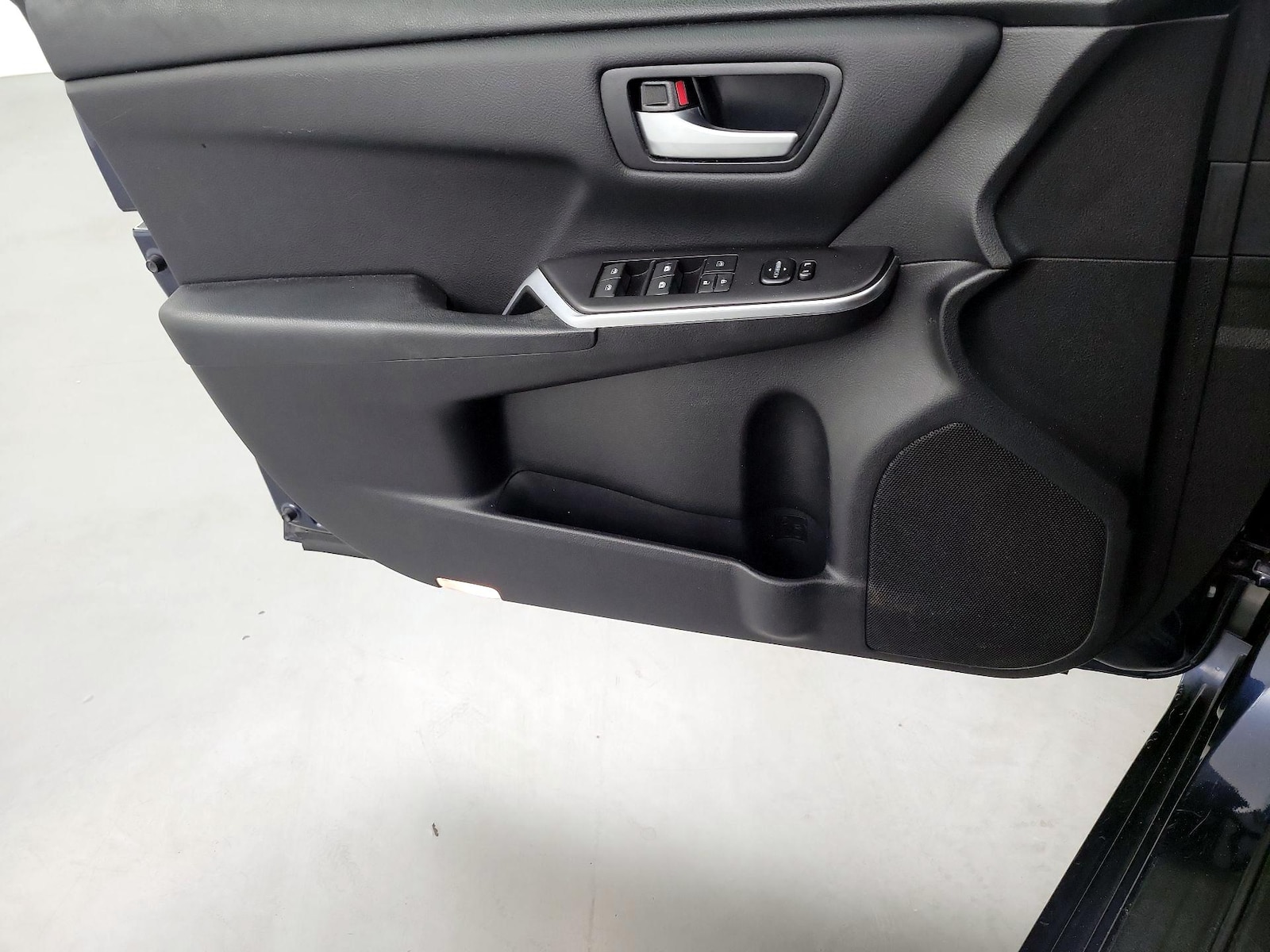 2017 Toyota Camry LE - Photo 11