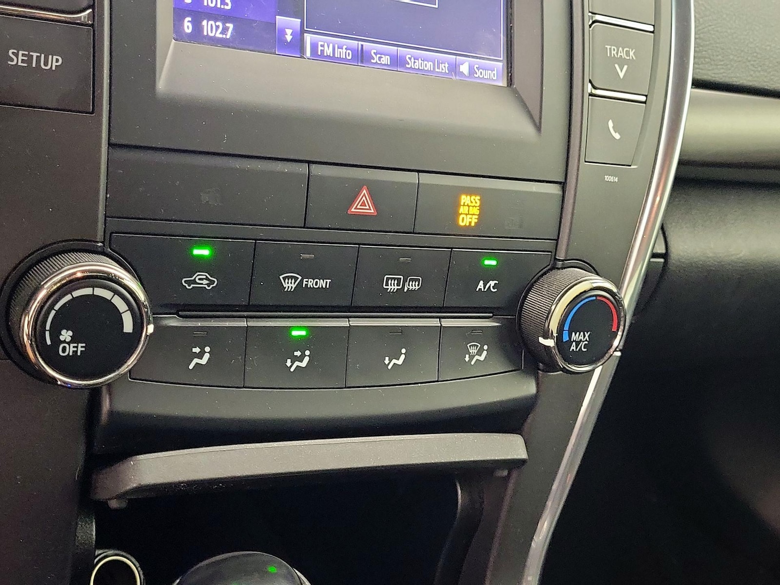 2017 Toyota Camry LE - Photo 15