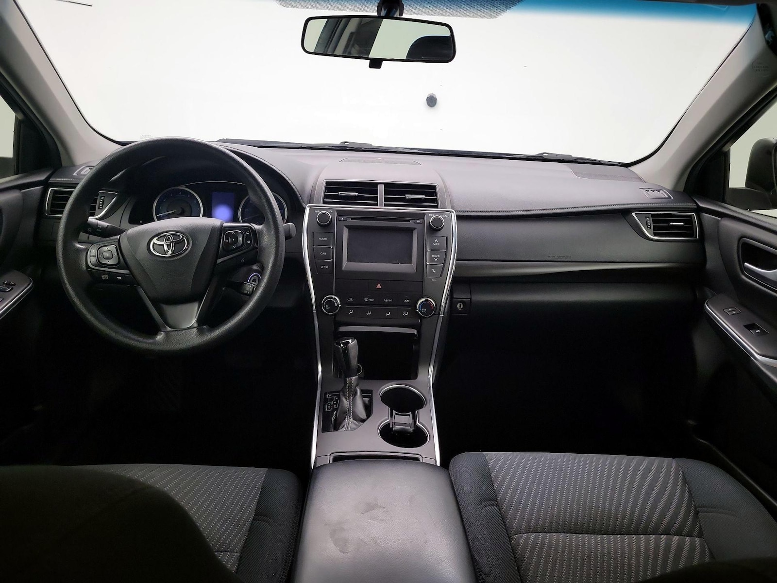 2017 Toyota Camry LE - Photo 8