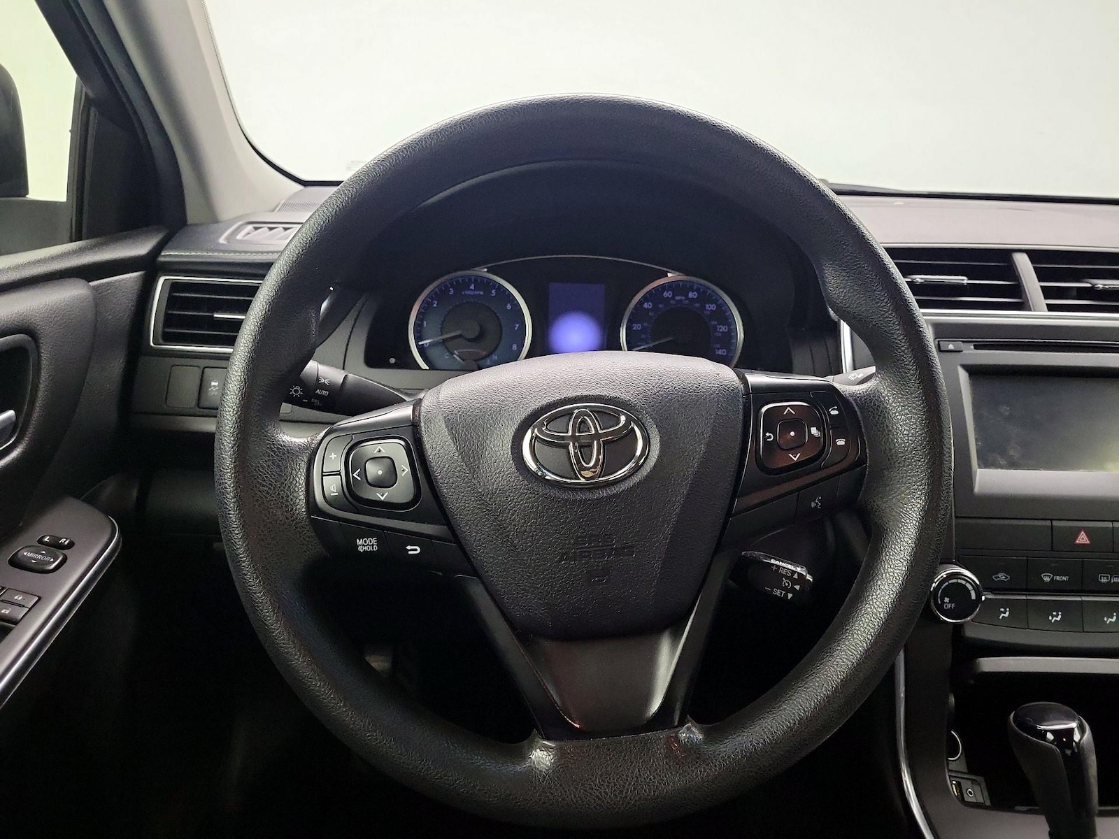 2017 Toyota Camry LE - Photo 9