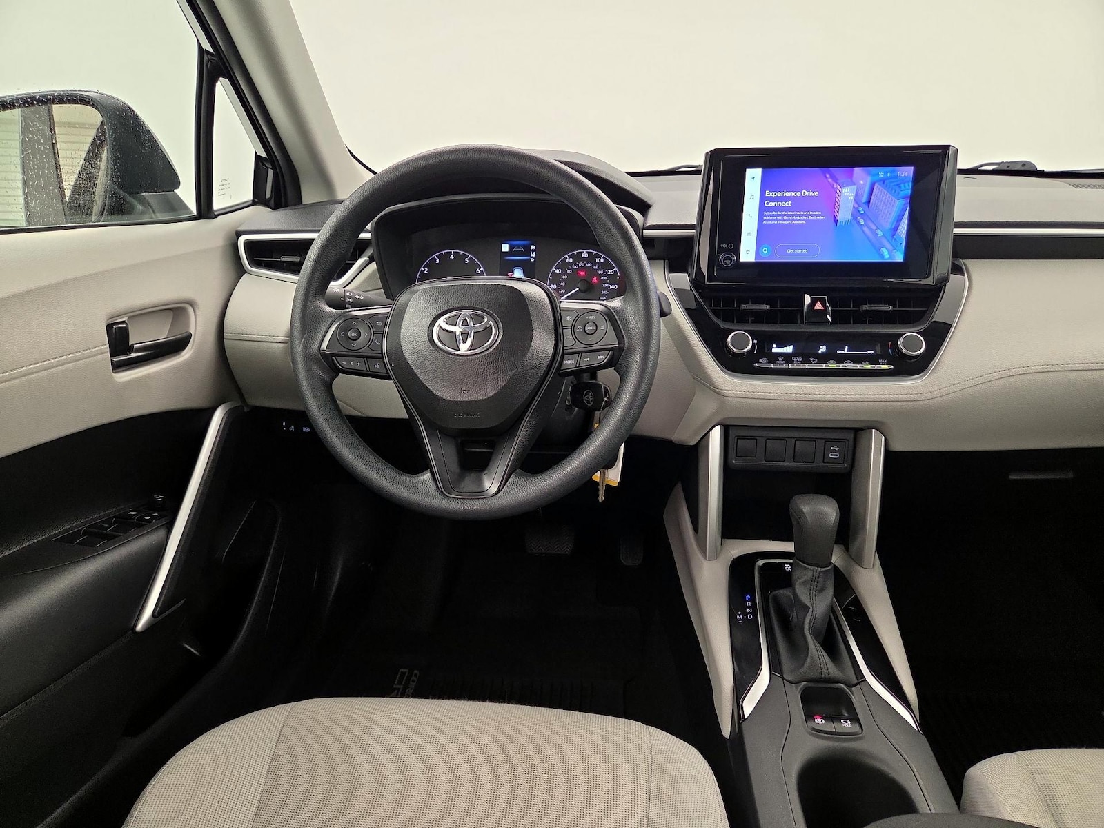 2025 Toyota Corolla Cross L - Photo 11
