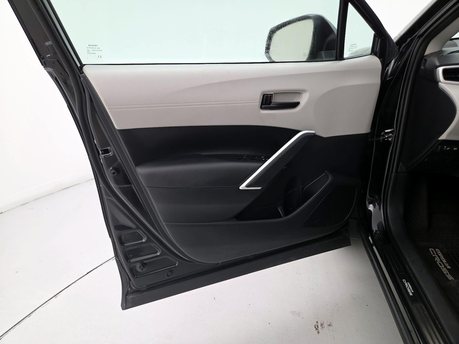 2025 Toyota Corolla Cross L - Photo 13