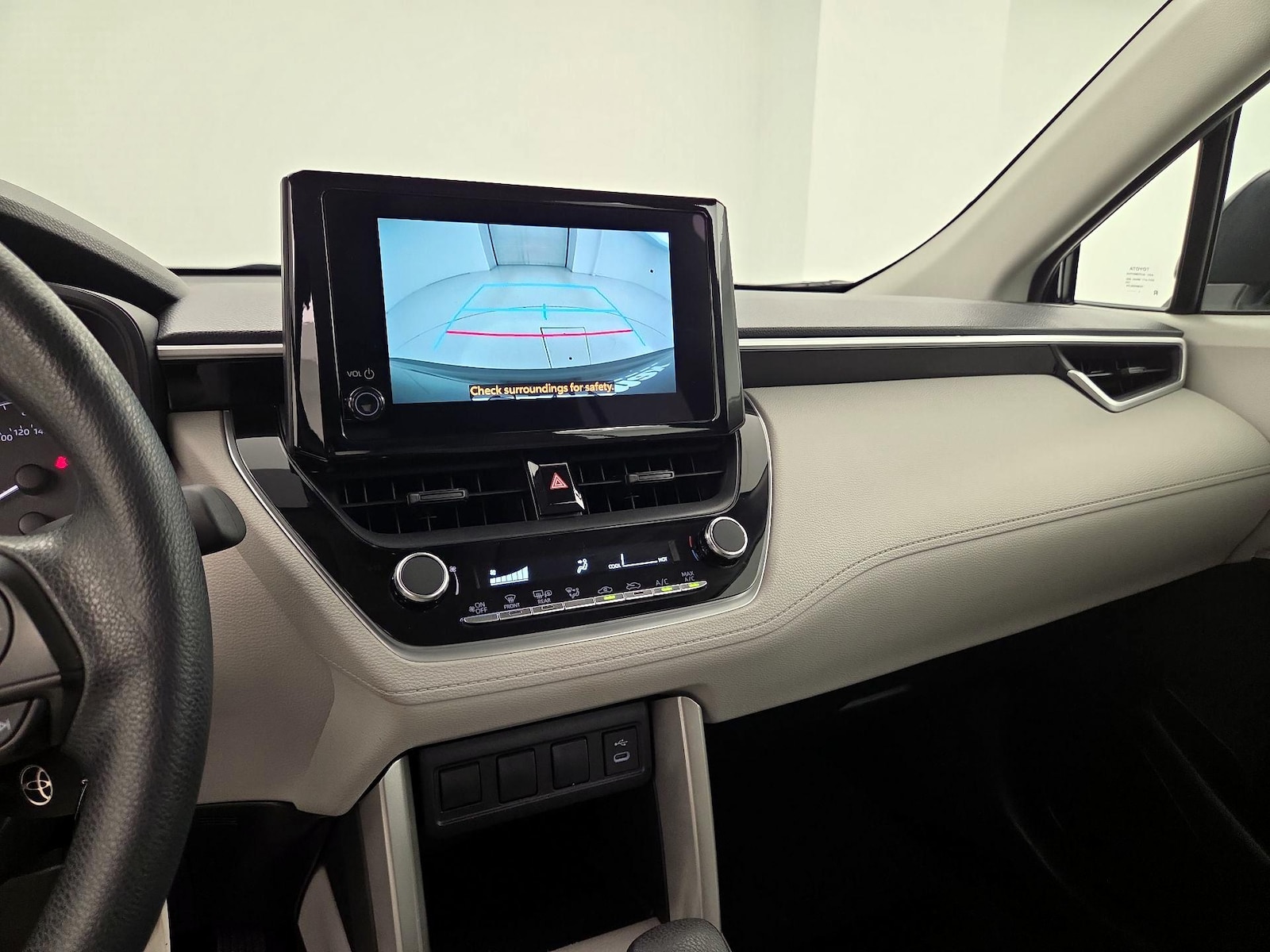 2025 Toyota Corolla Cross L - Photo 15