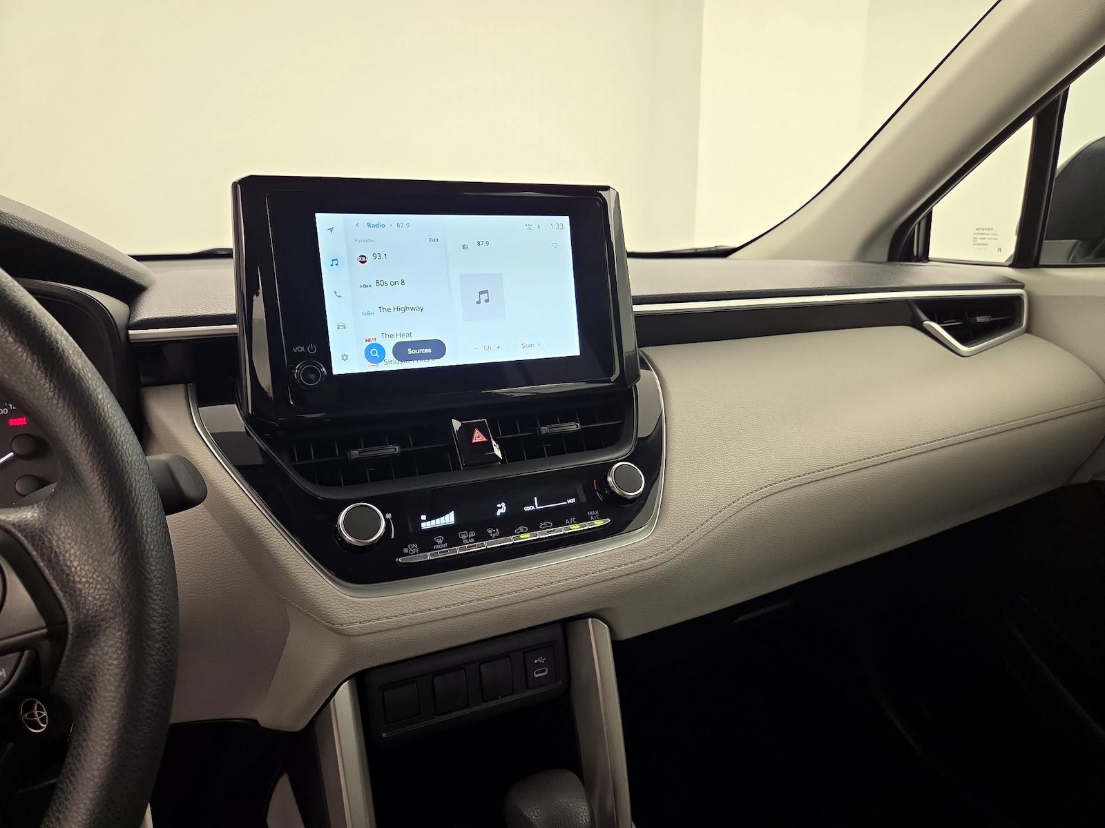 2025 Toyota Corolla Cross L - Photo 16