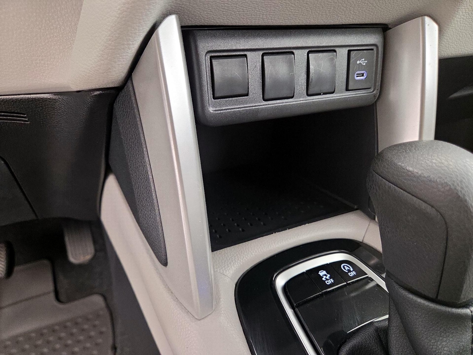2025 Toyota Corolla Cross L - Photo 19