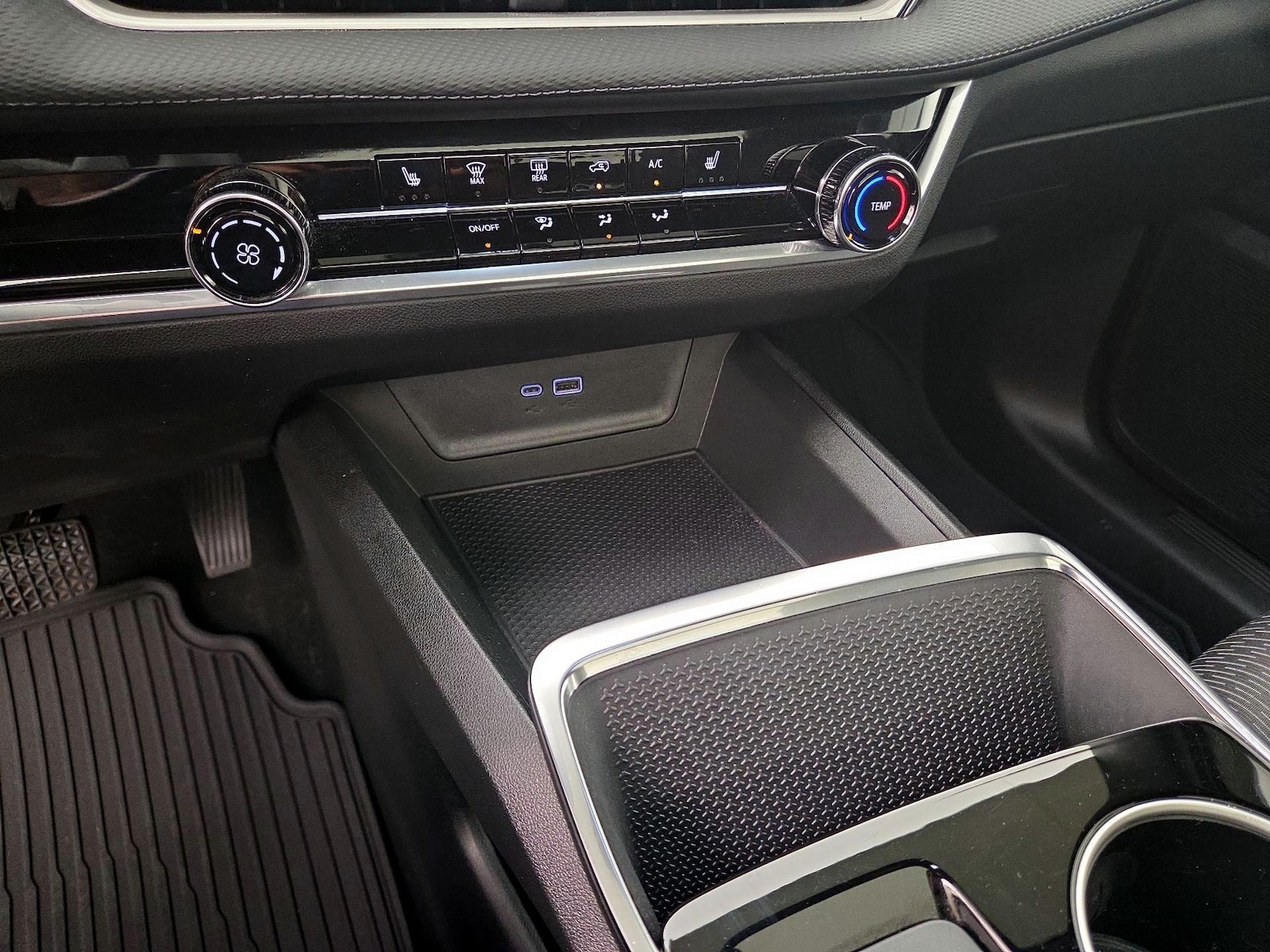 2026 Chevrolet Equinox LT - Photo 18
