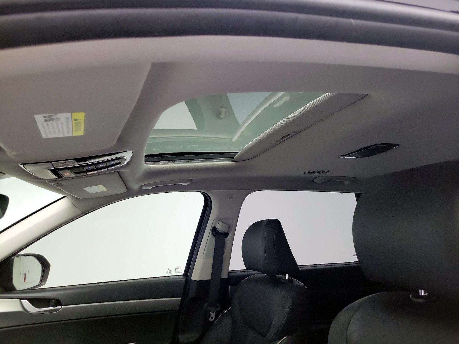 Sunroof(s) & Overhead Airbags