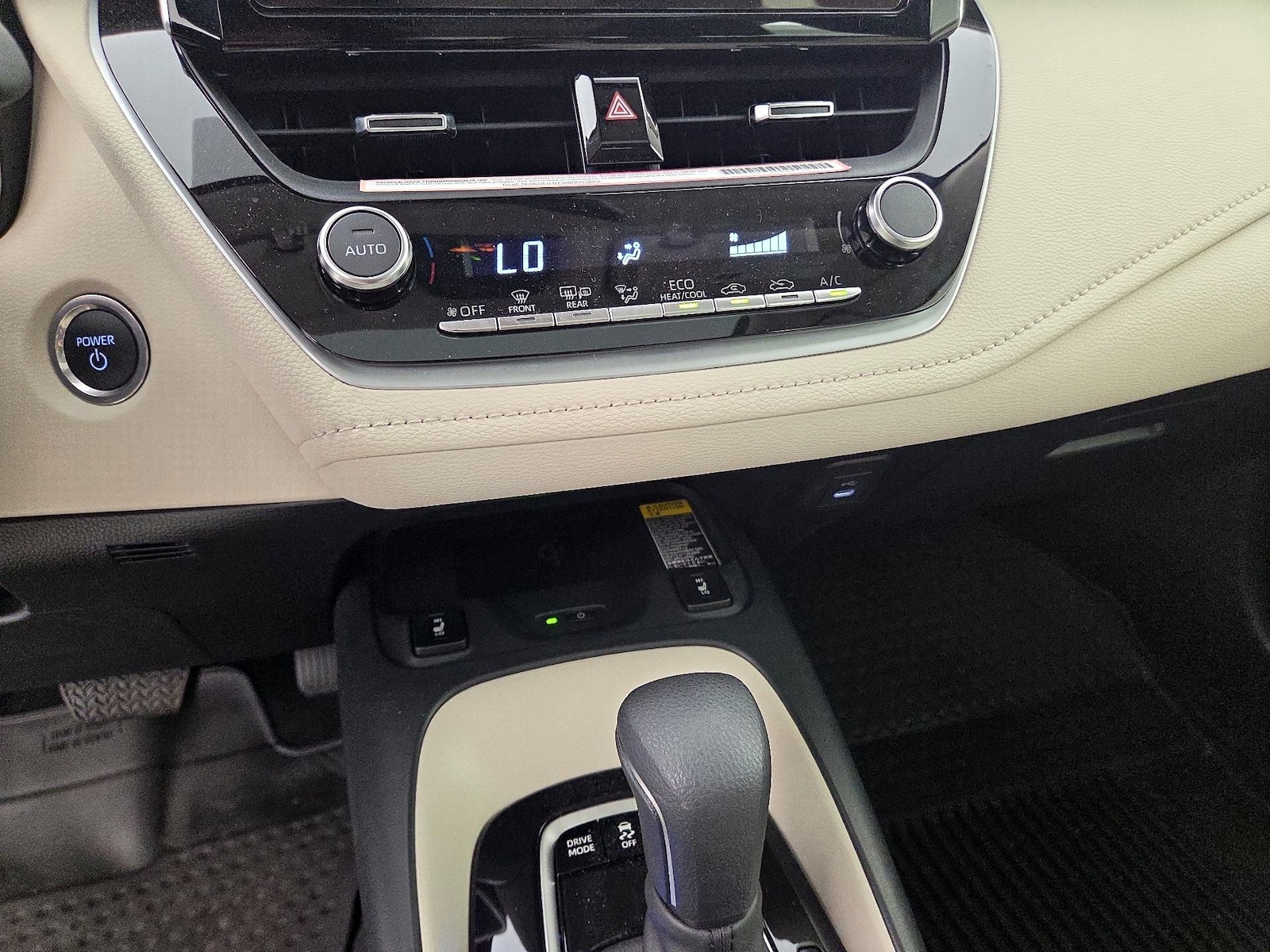 2024 Toyota Corolla XLE - Photo 18
