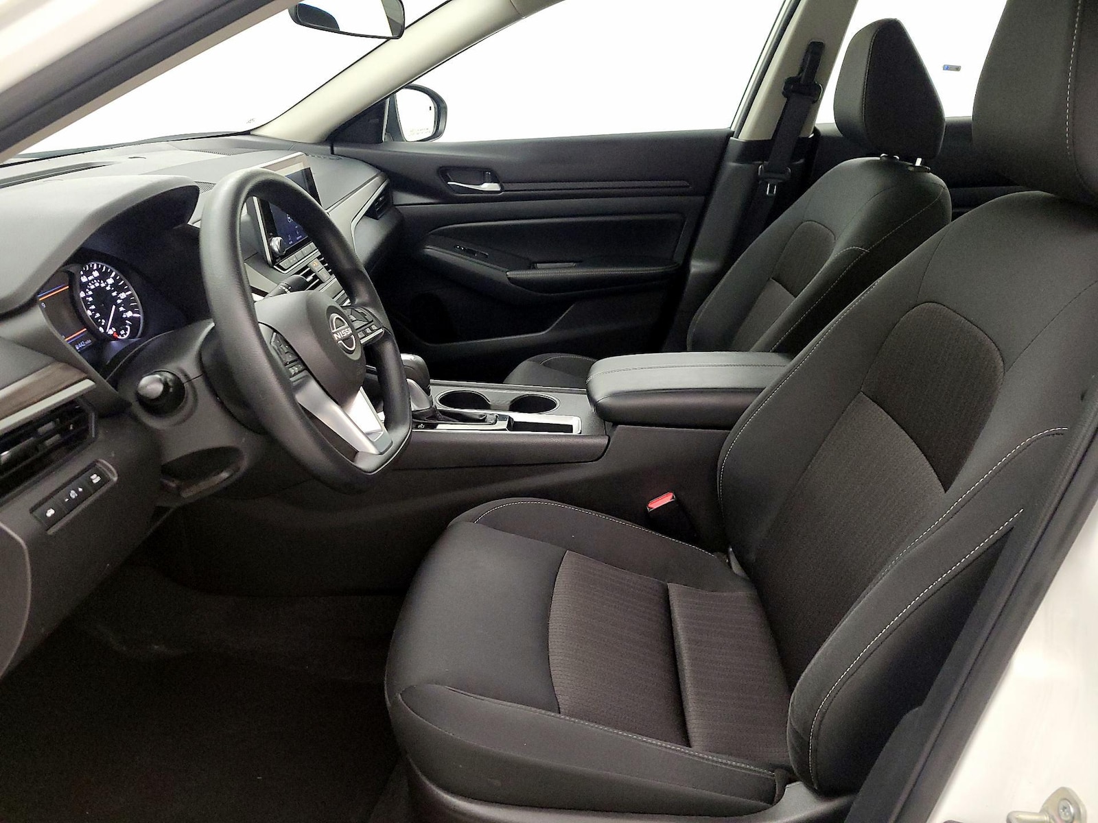 2025 Nissan Altima SV - Photo 12